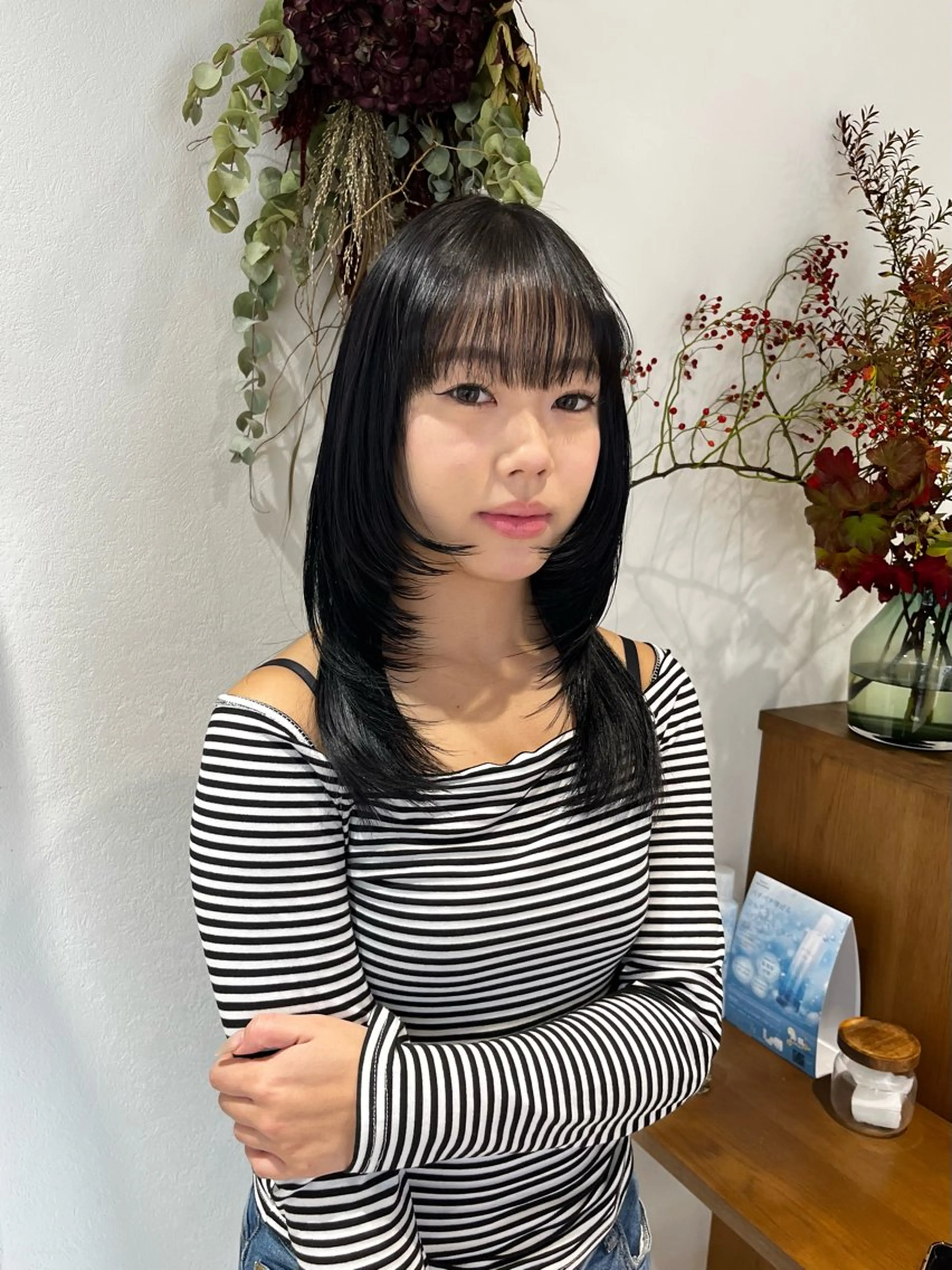 ミディアム カラー 黒髪 ブルーカラー ブルーブラック レイヤーカット カット ヘアカラー トリートメント レイヤーカット/ブラ ウンカラー/河野凜のヘアスタイル