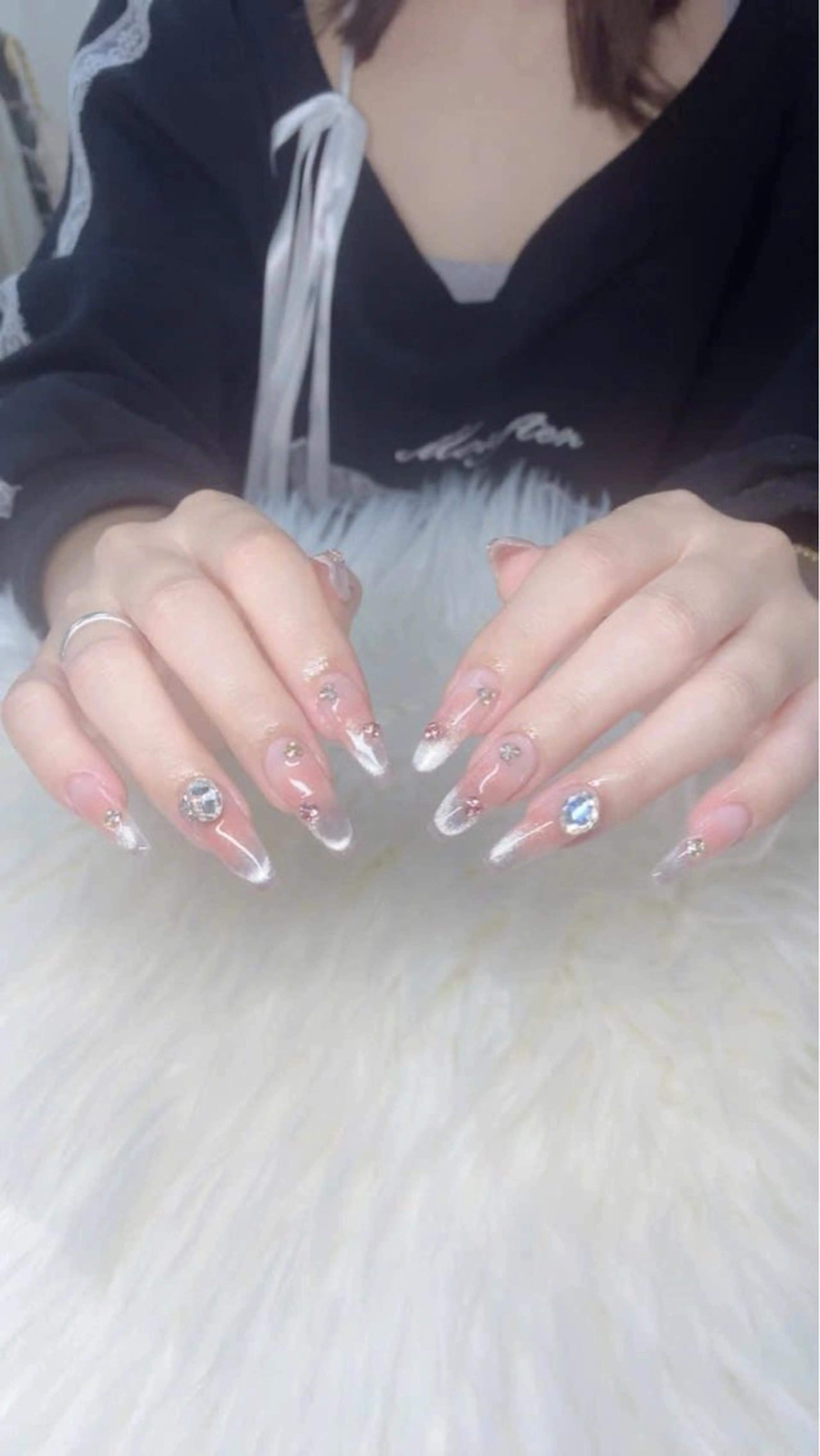 ネイル フレンチネイル グラデーション キラキラネイル 韓国ネイル マグネットネイル ハンドネイル ハンドケア Hara Nail 【パラジェル使用】のネイルデザイン