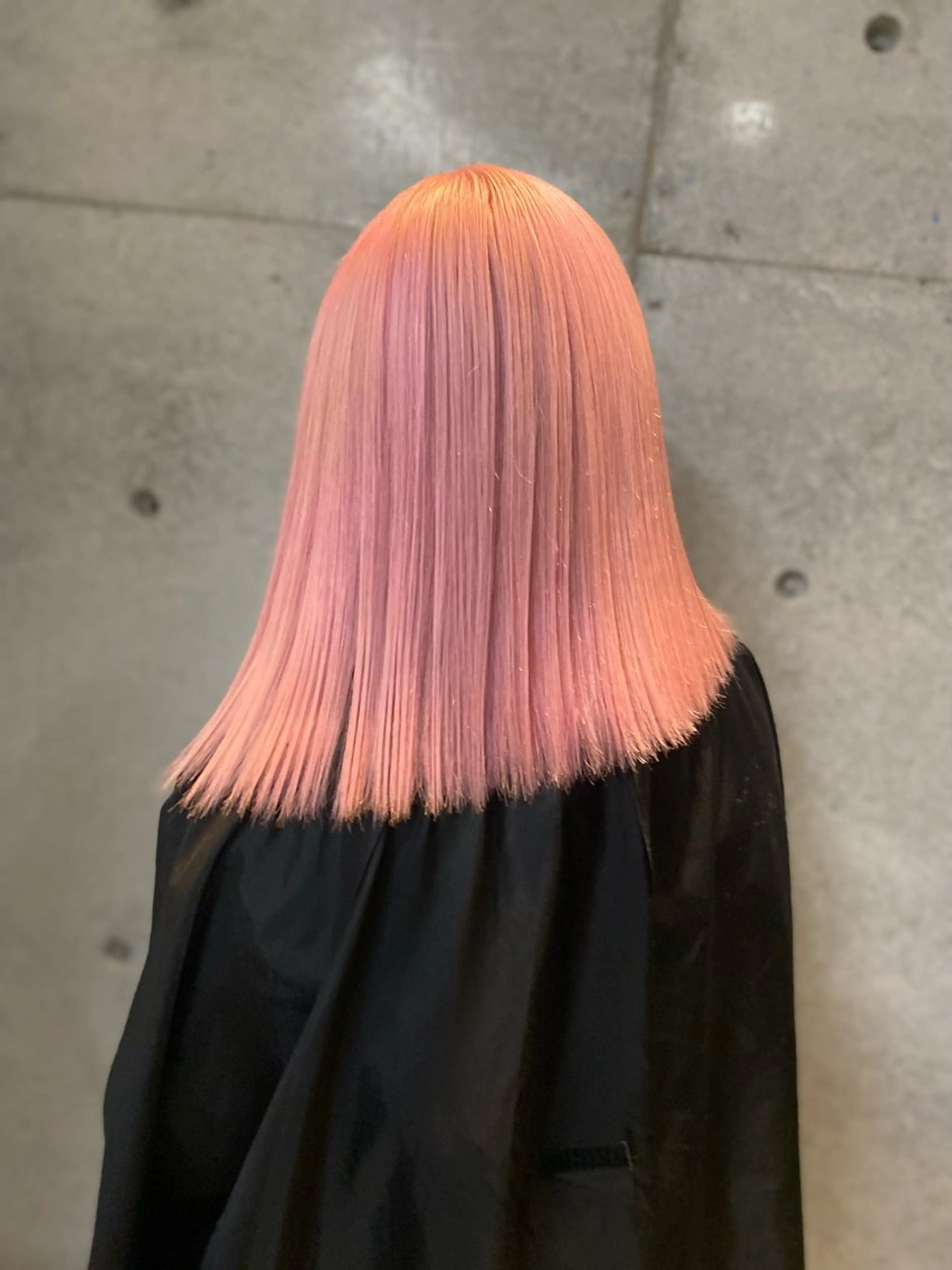 ミディアム カラー ヘアアレンジ ブロンド ピンクカラー ヘアカラー トリートメント mina 🌷のヘアスタイル
