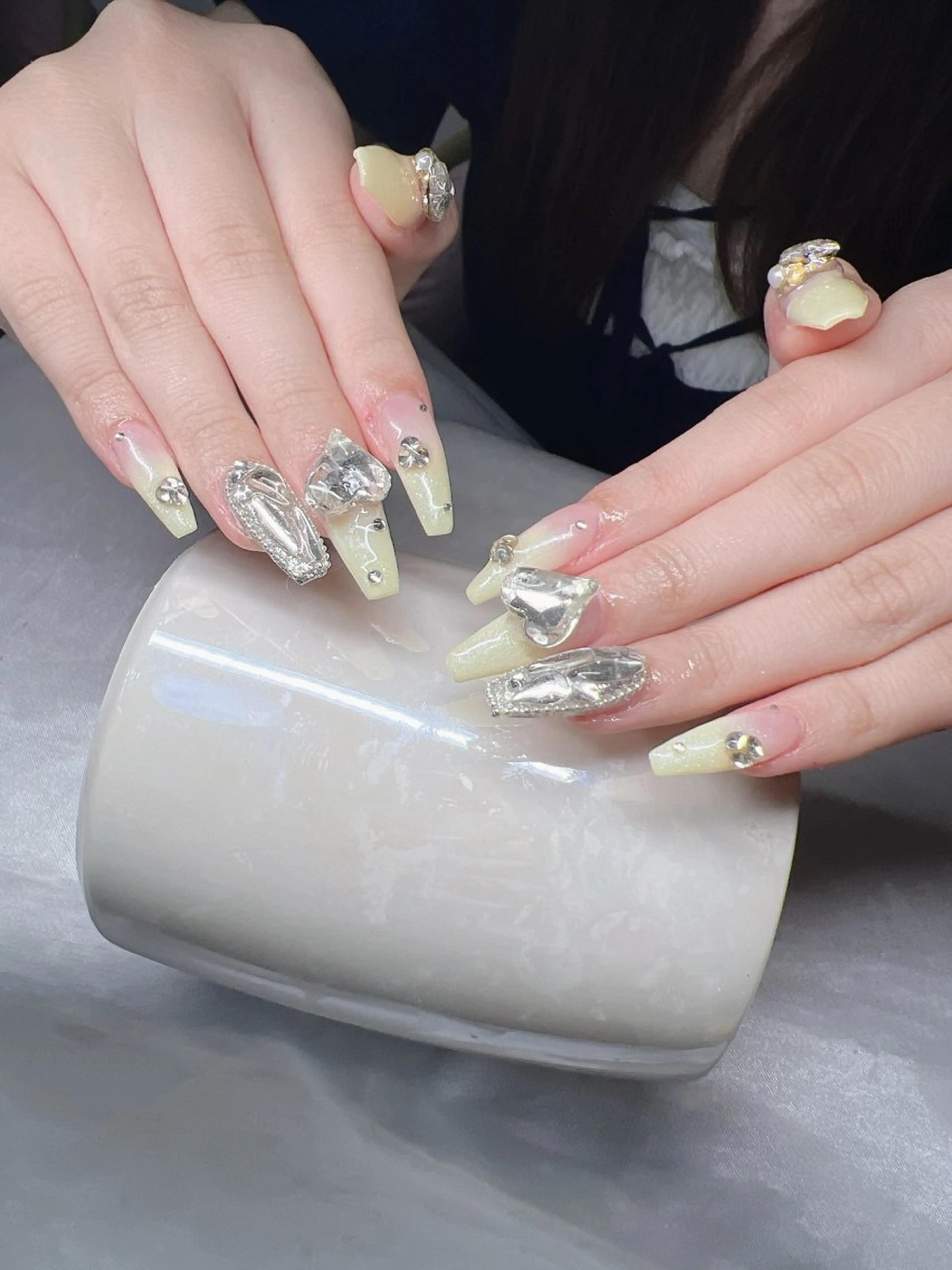 ネイル 長さ出し グラデーション 卒業式 キラキラネイル マグネットネイル ハンドネイル Lee Nailsのネイルデザイン