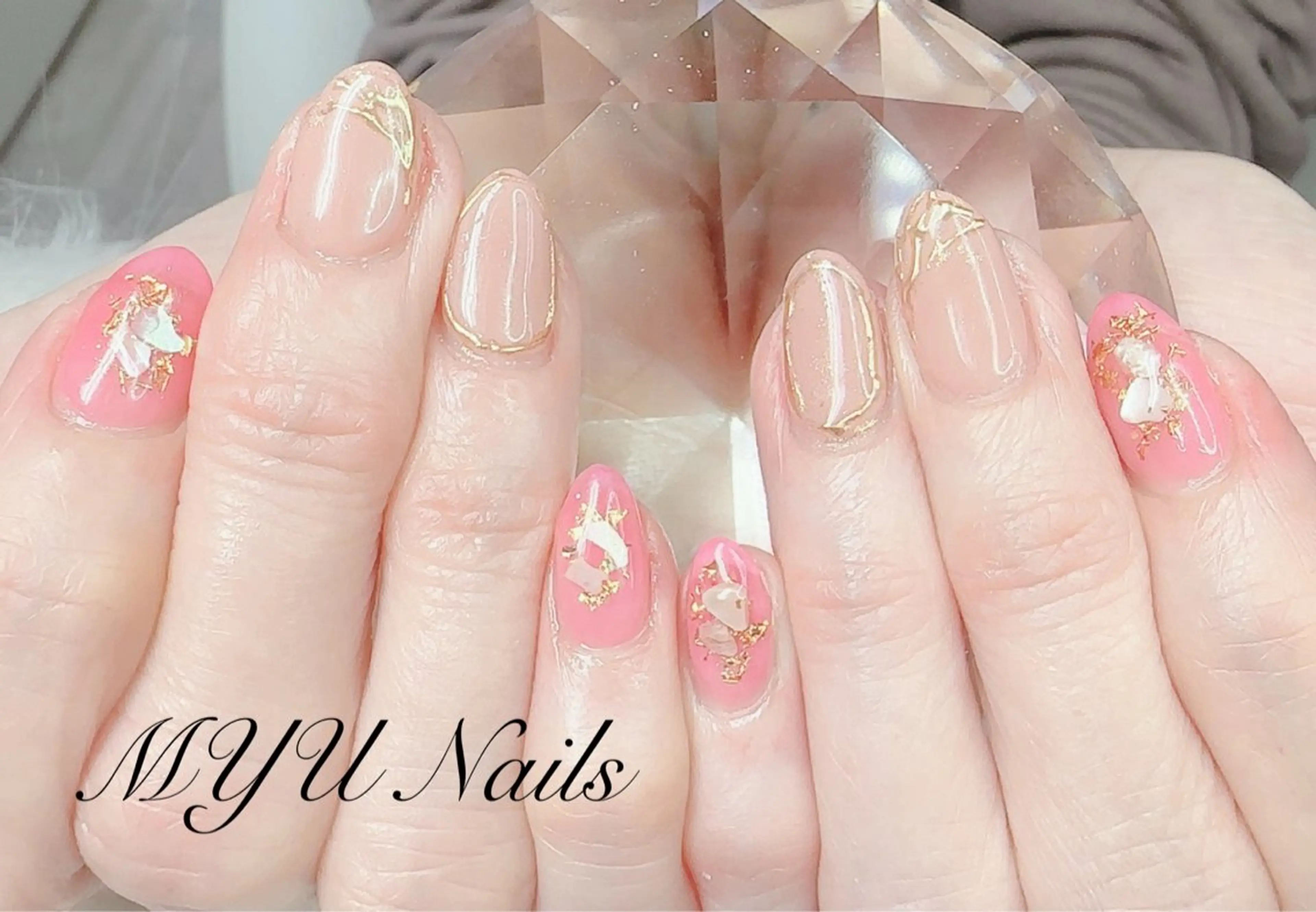 ネイル ジェルネイル ラメ(グリッター) ミラーネイル 持ち込み ニュアンスネイル ハンドネイル ニュアンスネイル🌈 MYU Nailsのネイルデザイン