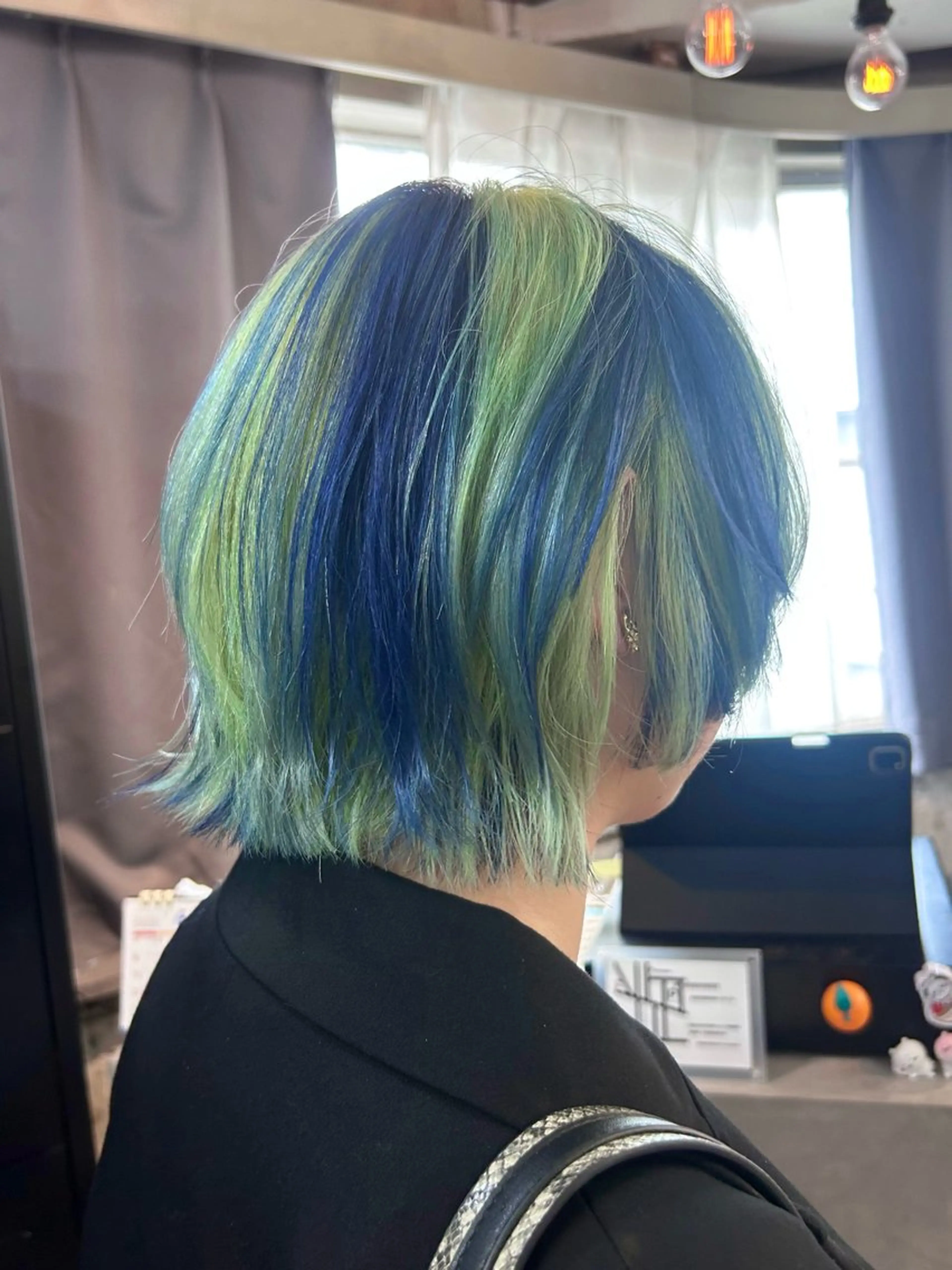 ショート カラー ブリーチ デザインカラー カット ヘアカラー 🤍BLEN 窓🤍のヘアスタイル