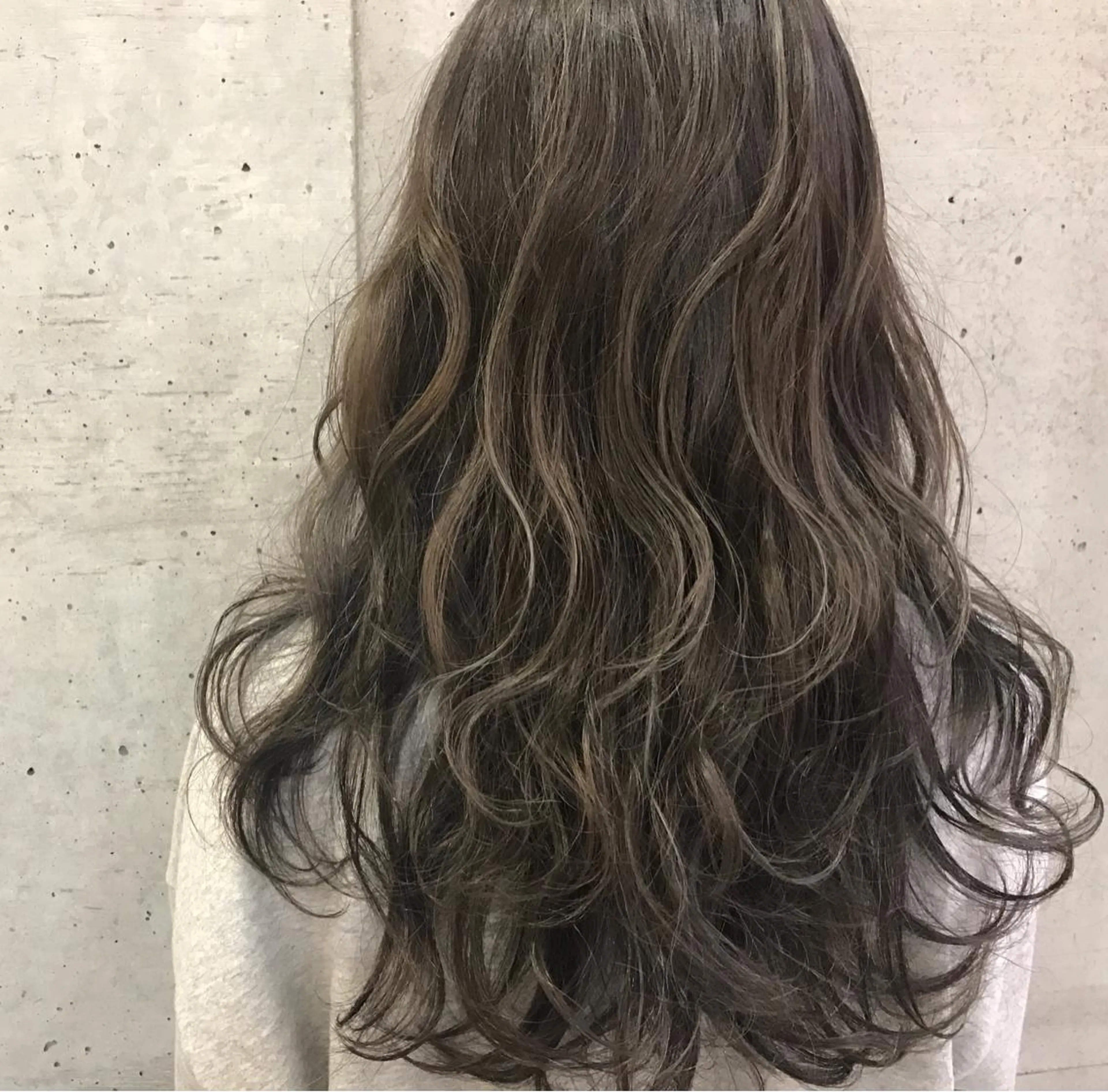 ロング カラー ハイライトカラー ハイライト 大栗 佑也  髪質改善のヘアスタイル