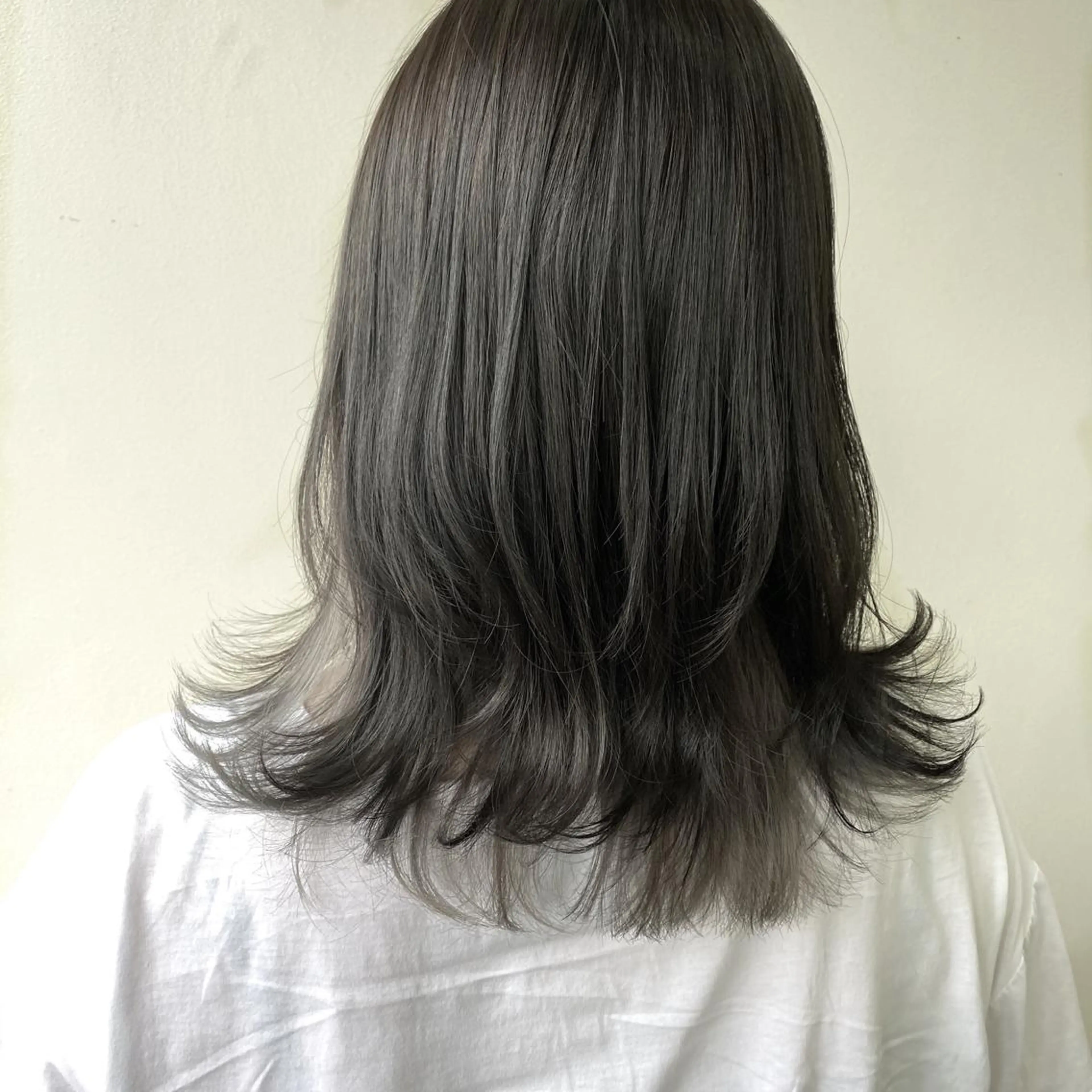 ミディアム レイヤーカット 🇰🇷SAYAのヘアスタイル