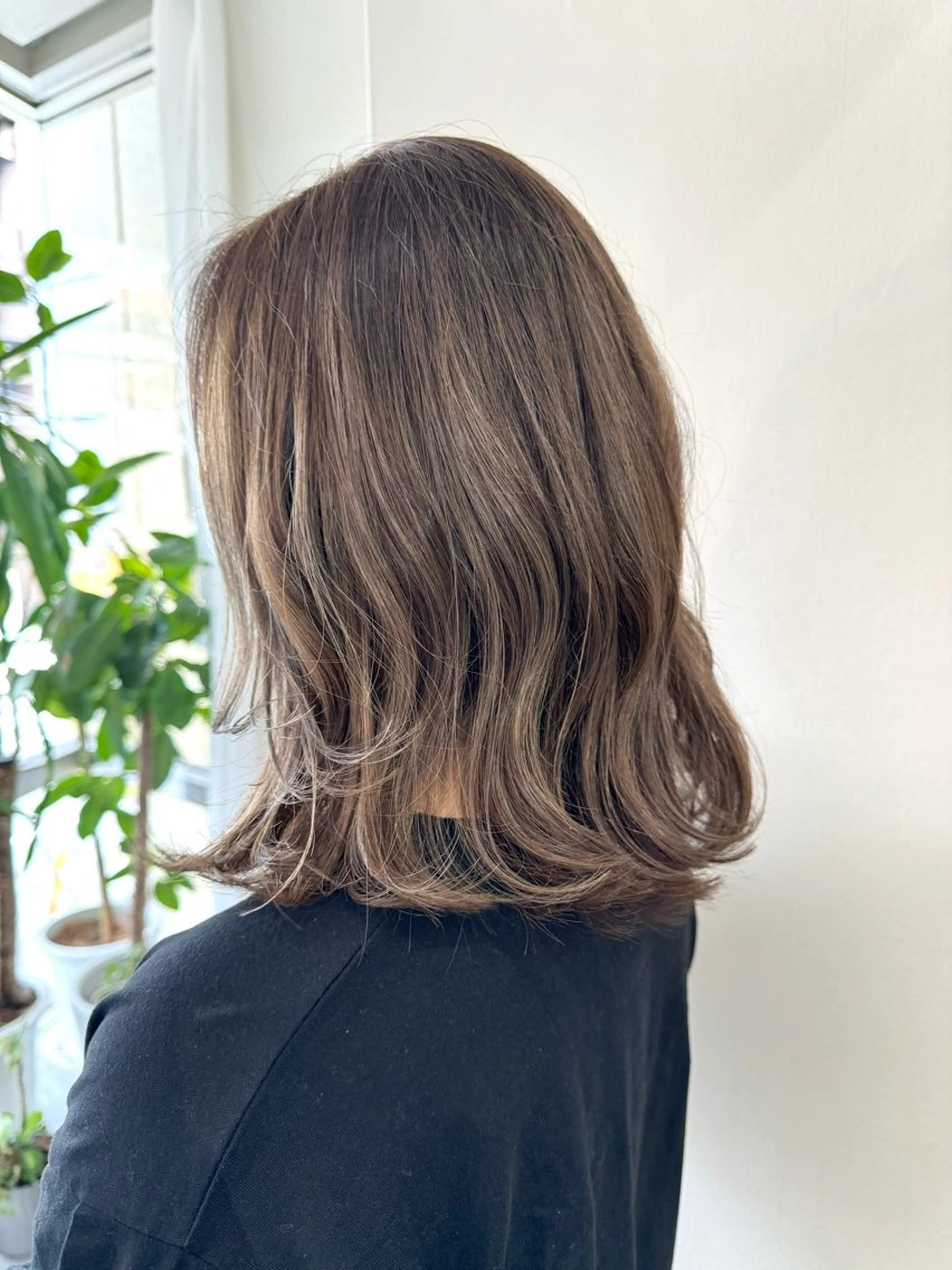 ミディアム アッシュ アッシュグレー 《PARAGO緑橋》 内田美結のヘアスタイル