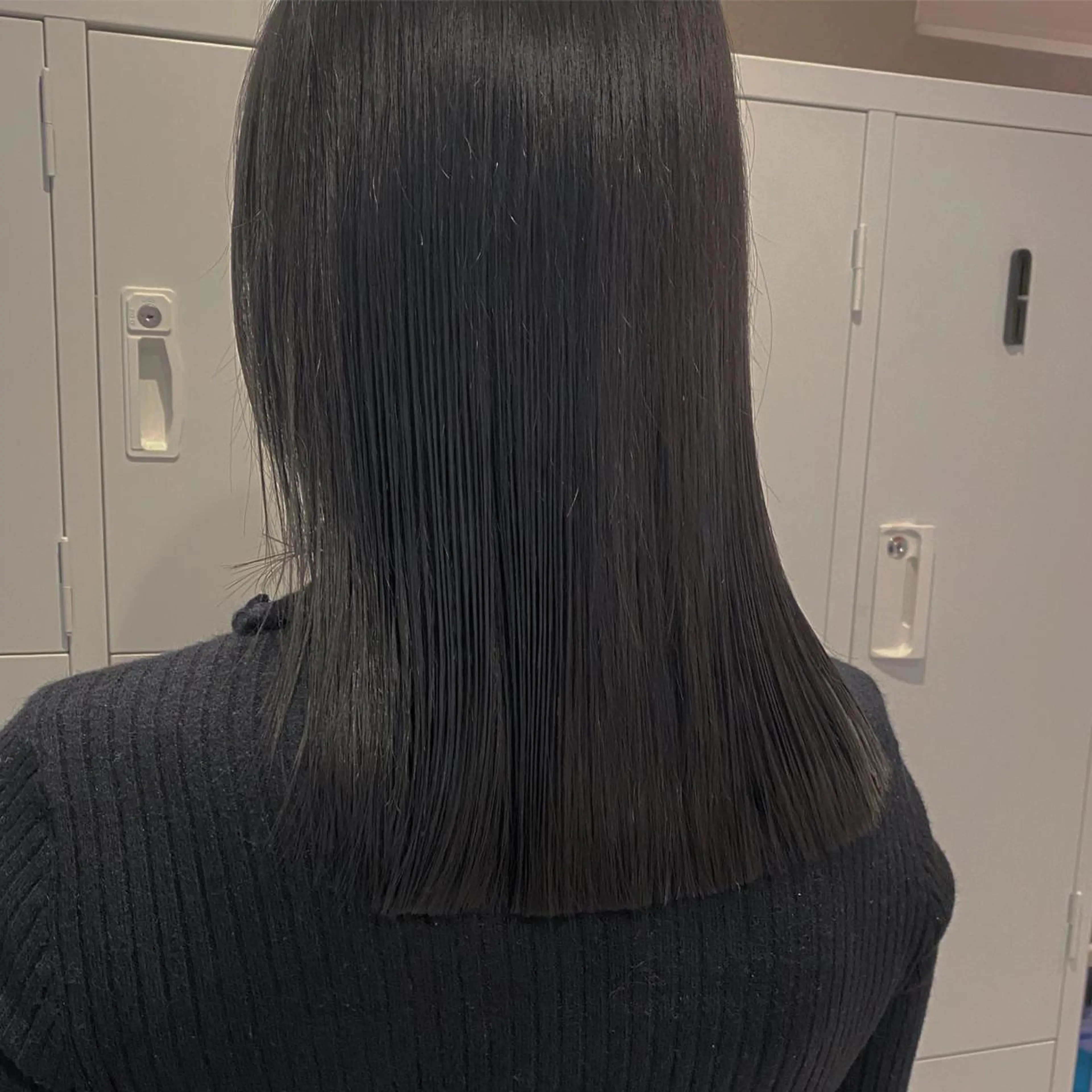 セミロング カラー カット ヘアカラー トリートメント ウルフカット 811 大阪梅田 ウルフのヘアスタイル