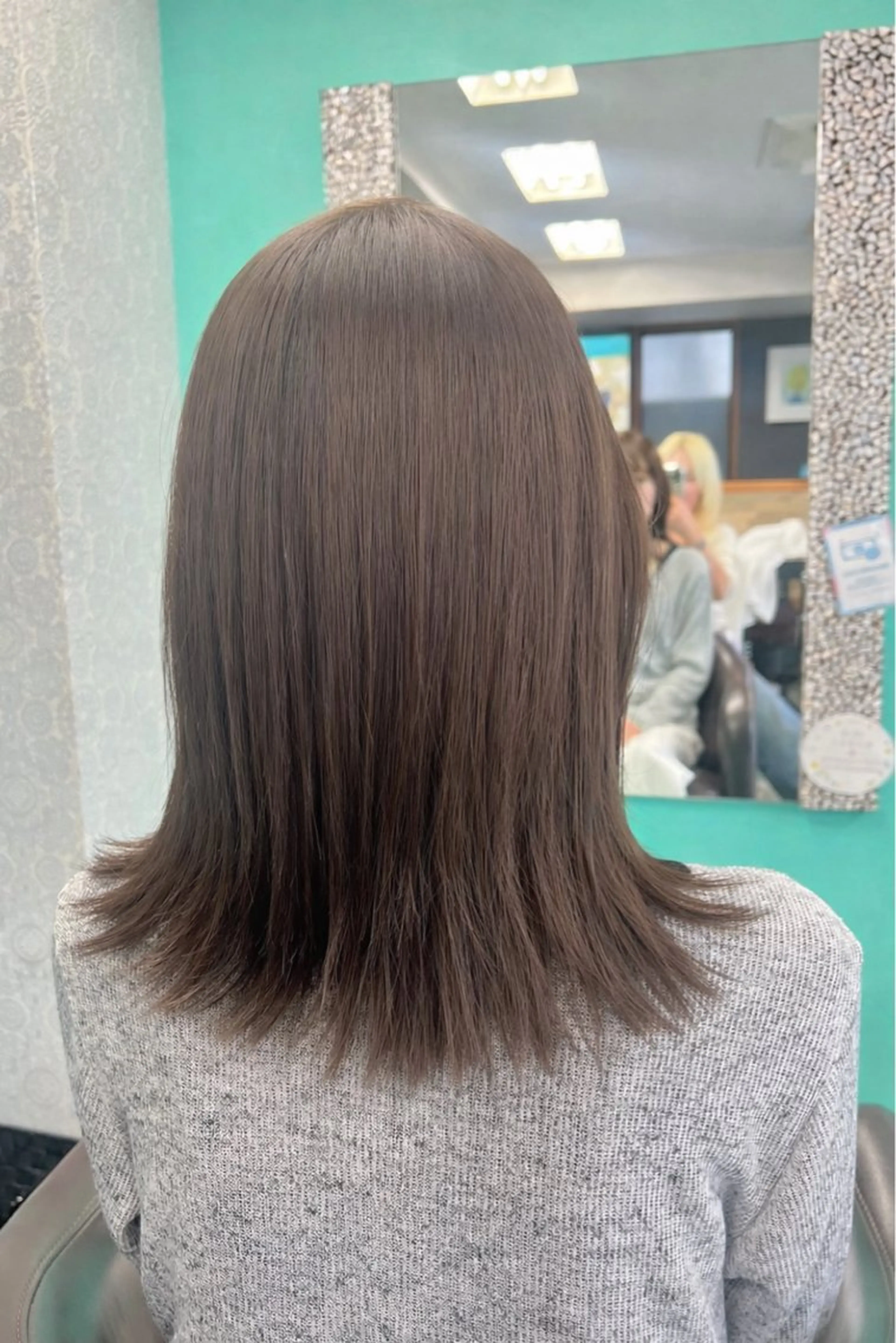 セミロング カット ヘアカラー 田牧 みゆきのヘアスタイル