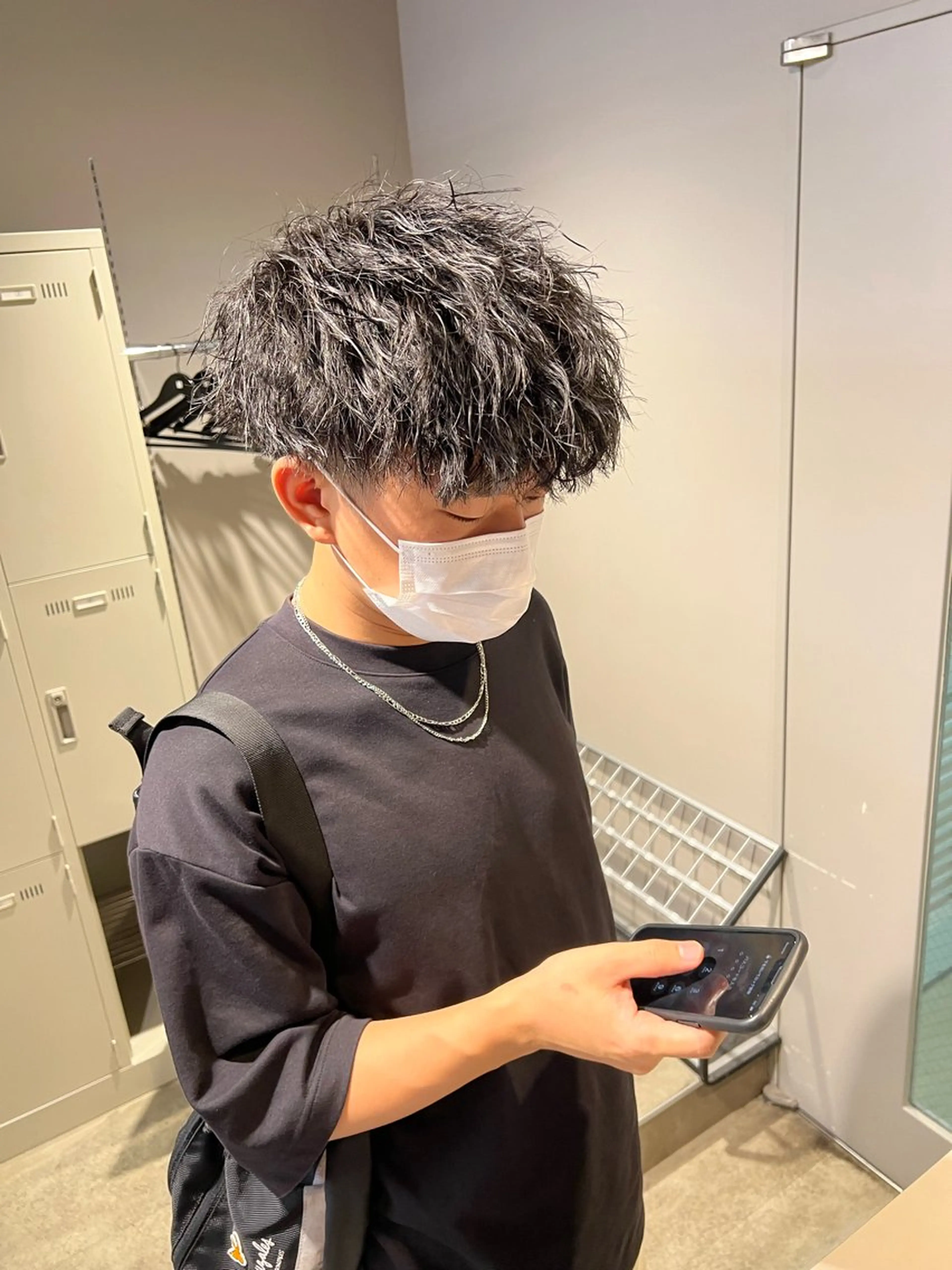 ミディアム パーマ メンズ ミディアムパーマ センターパート メンズ韓国風 韓国マッシュ マッシュウルフ メンズパーマ特化 TAIGAのヘアスタイル