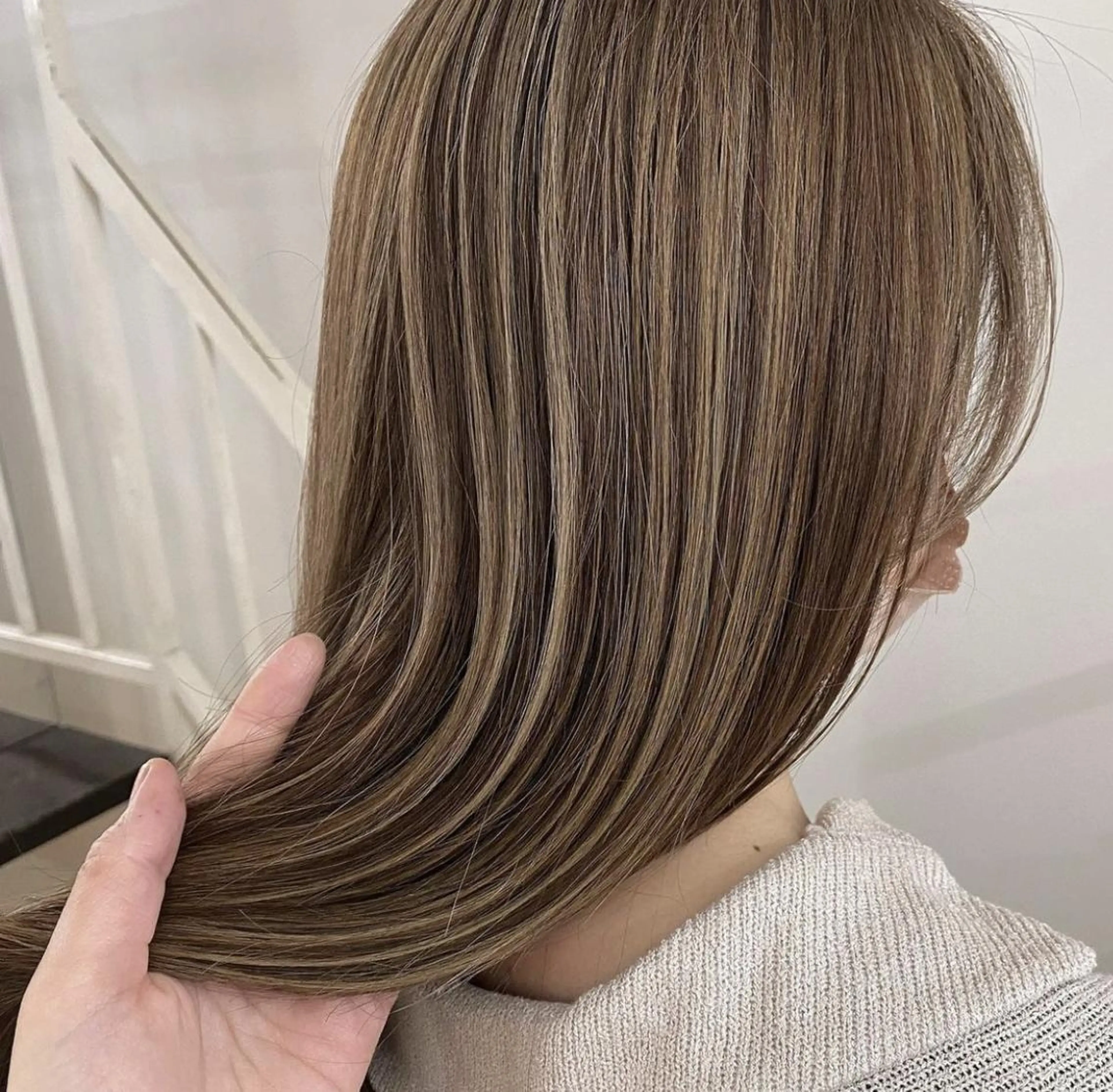 カラー アトリエファゴ Chikanoのヘアスタイル