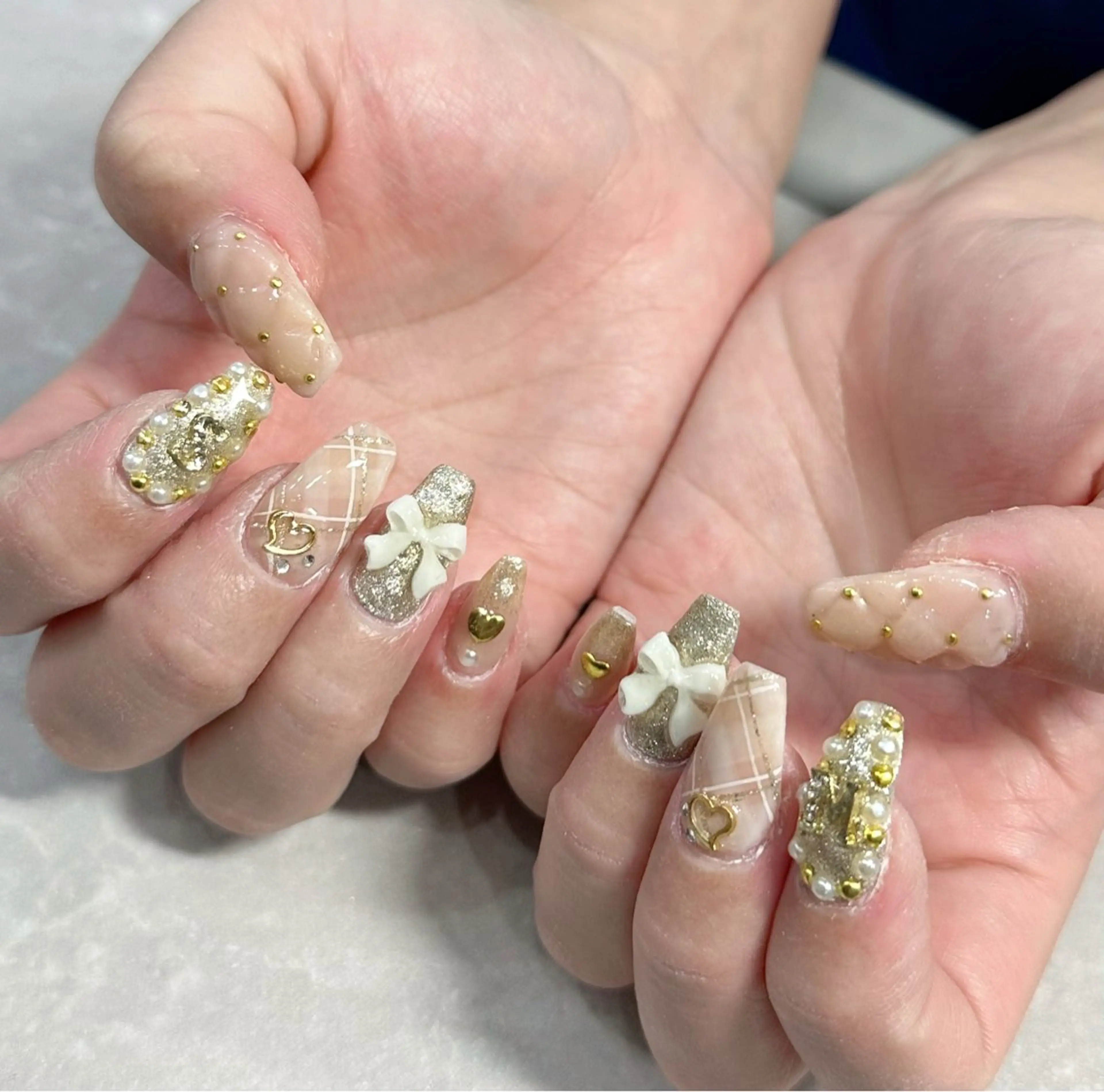 ネイル ハンドネイル フットネイル LAVISH nanamiのネイルデザイン