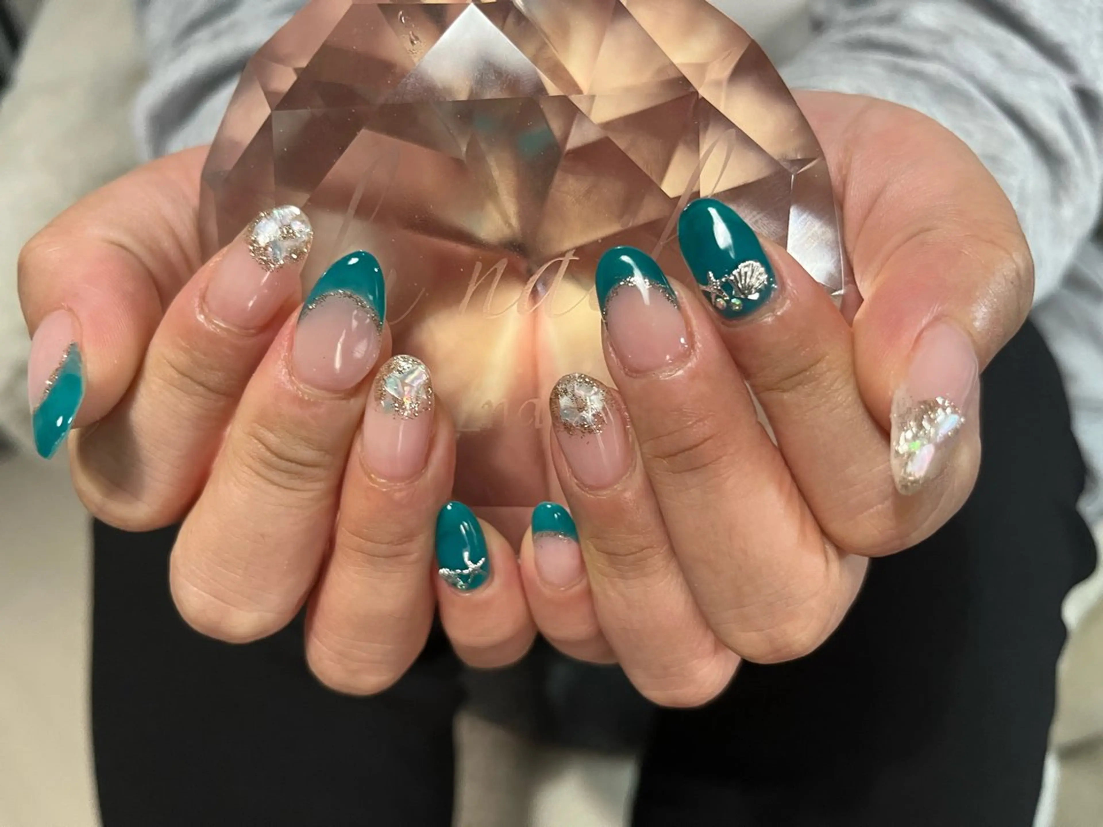 ネイル 持ち込み 佐野 愛美のネイルデザイン