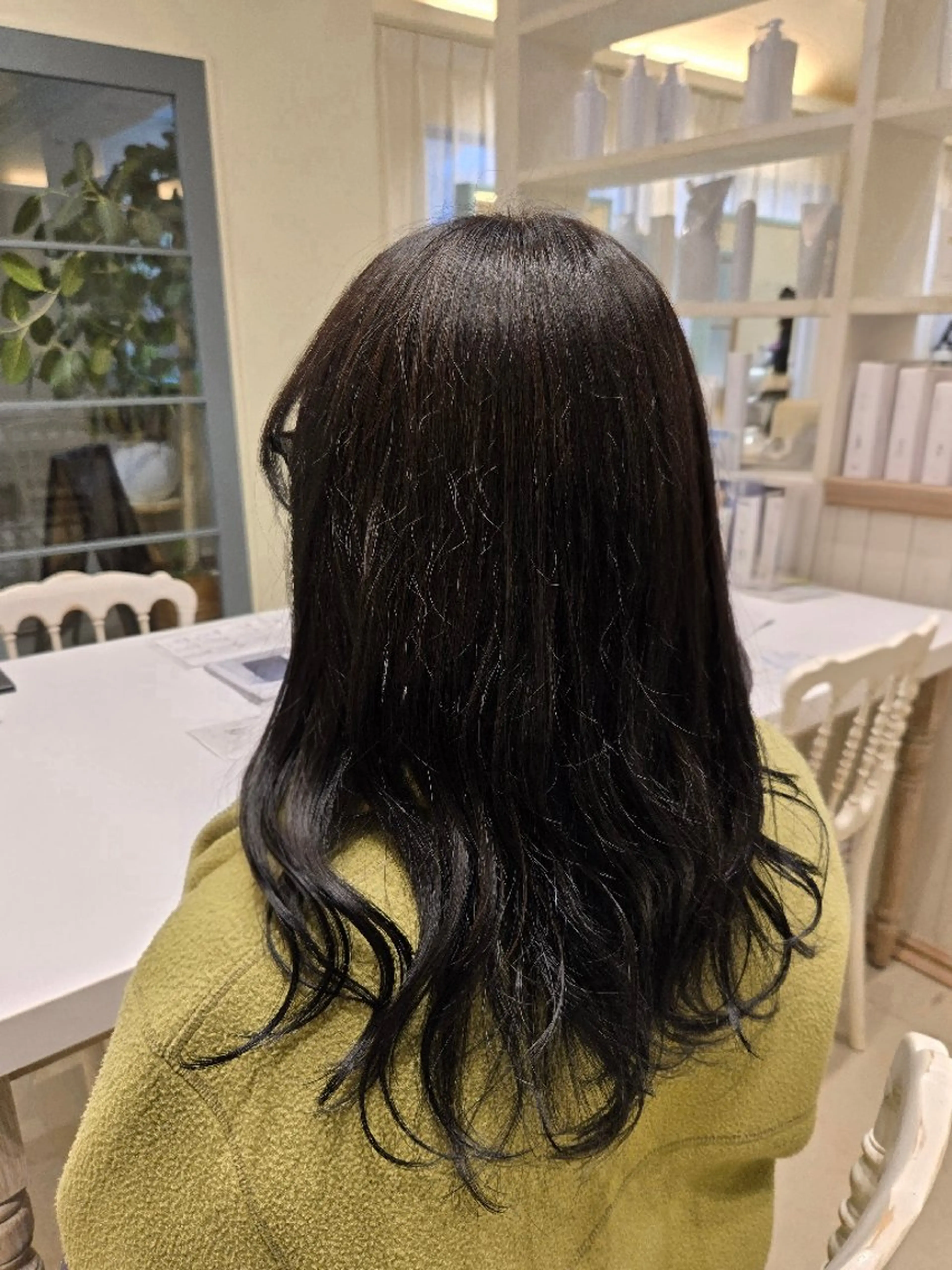 カラー ネイビーカラー カット ヘアカラー トリートメント 小峯 瑞貴のヘアスタイル