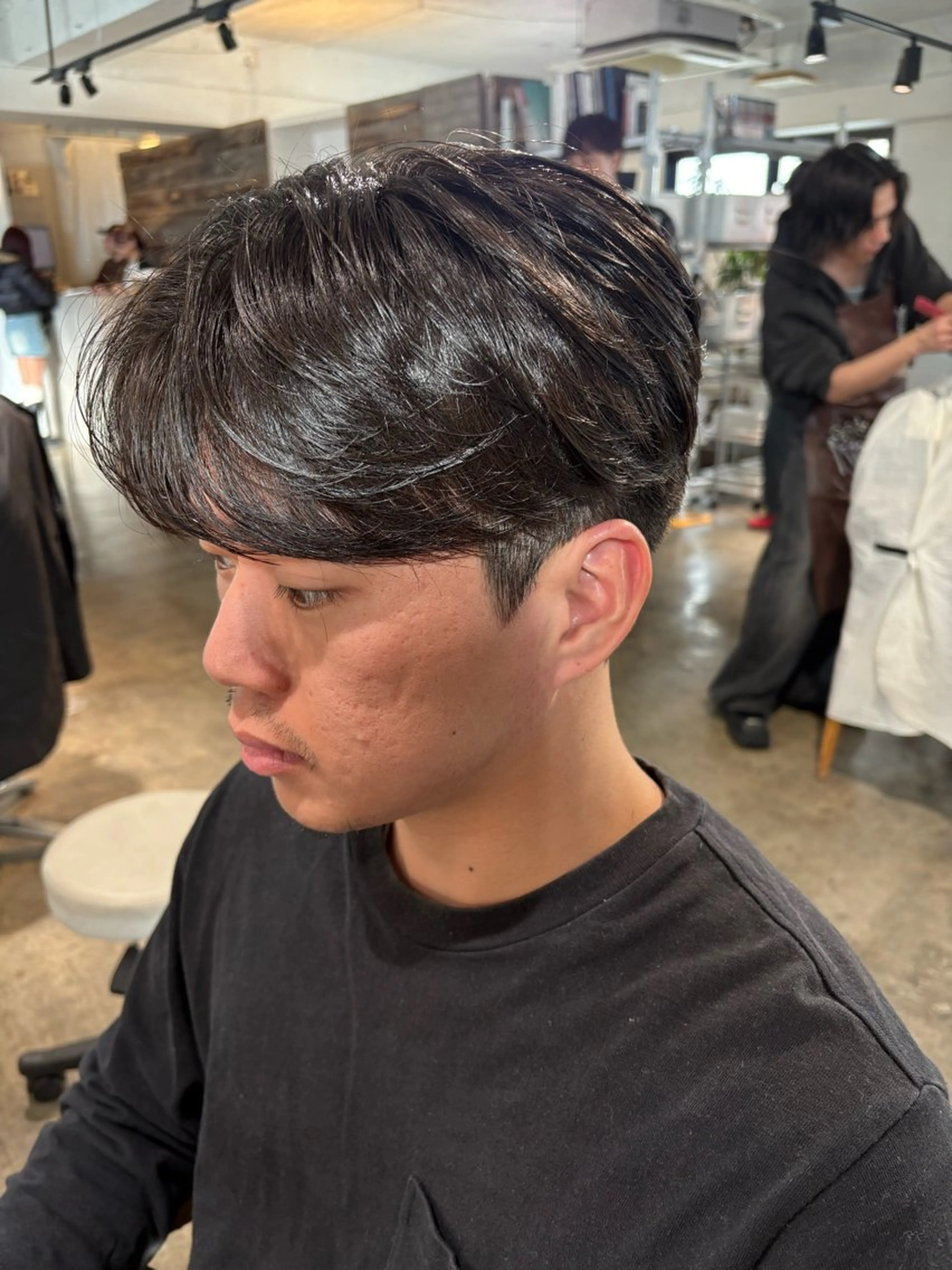 ショート パーマ メンズ センターパート ダウンパーマ フェザーパーマ カルマパーマ メンズ韓国風 カット パーマ become men's hair 名駅店所属・名駅/フェザーパーマ 韓国ヘア/森岡のヘアスタイル
