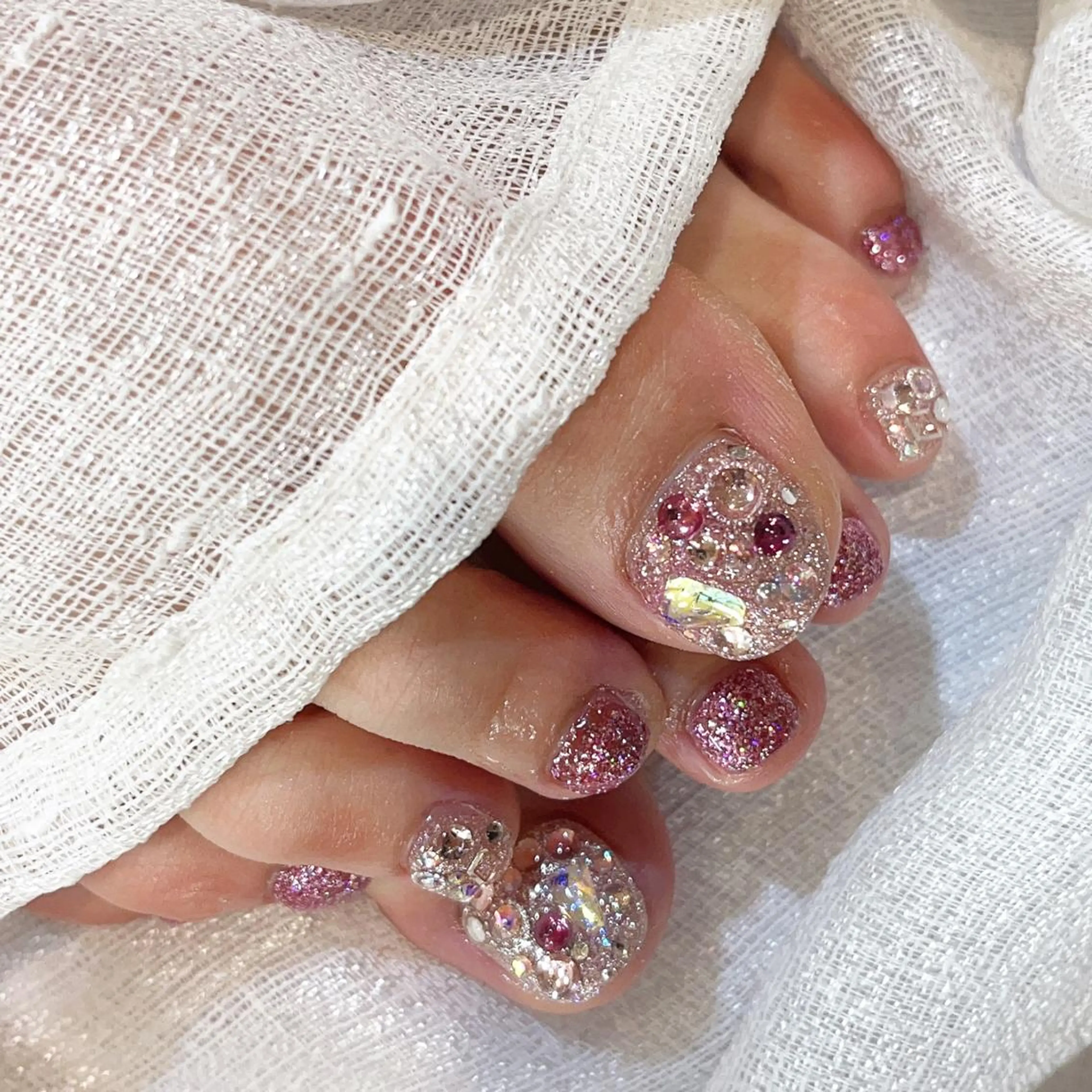 ネイル フットネイル キラキラネイル ピンク nailist yuiのネイルデザイン