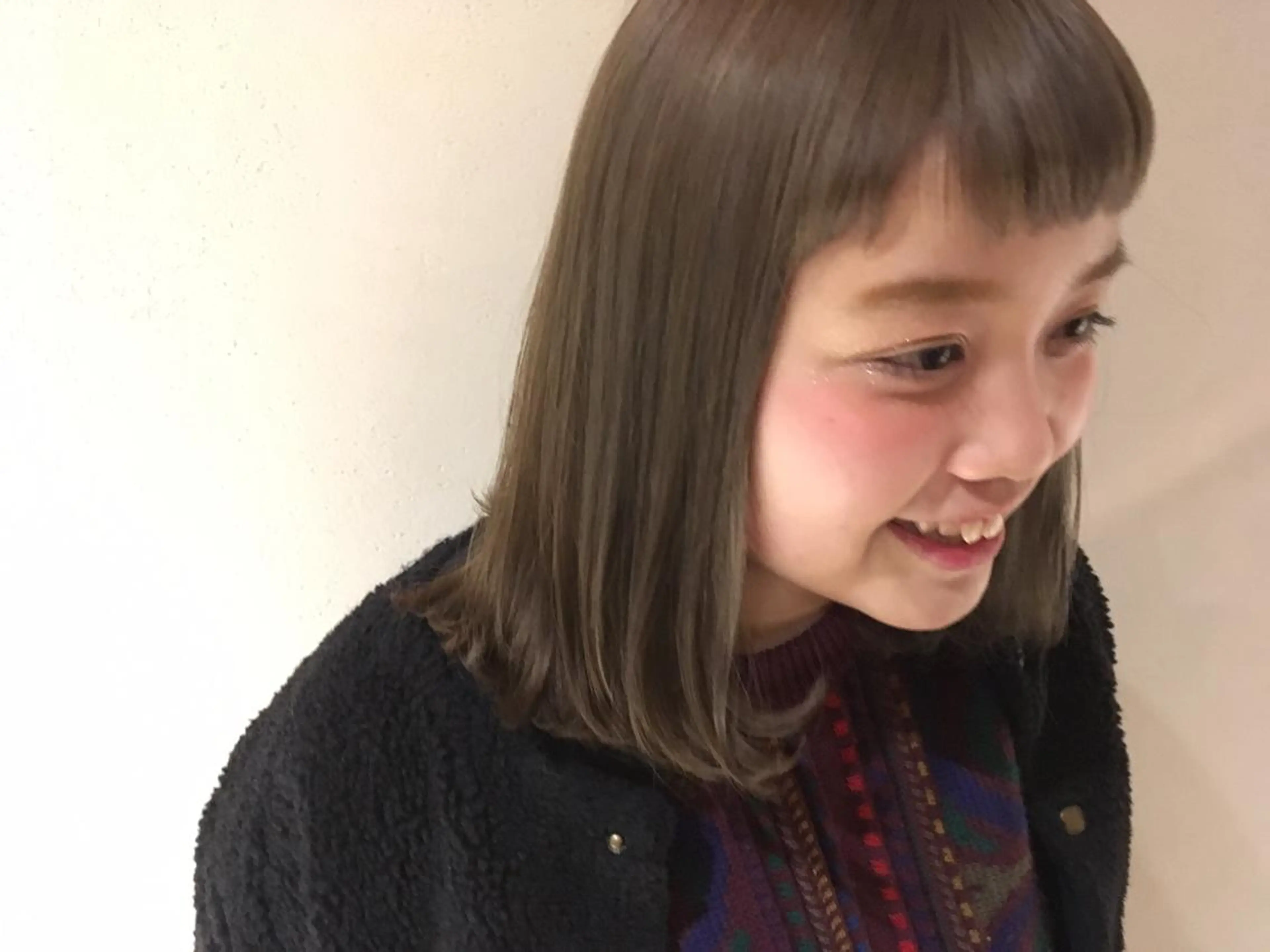 ミディアム カラー 切りっぱなしボブ ベージュカラー ブリーチ 透明感カラー ミルクティーベージュ カット 縮毛矯正 トリートメント キノシタ マユのヘアスタイル