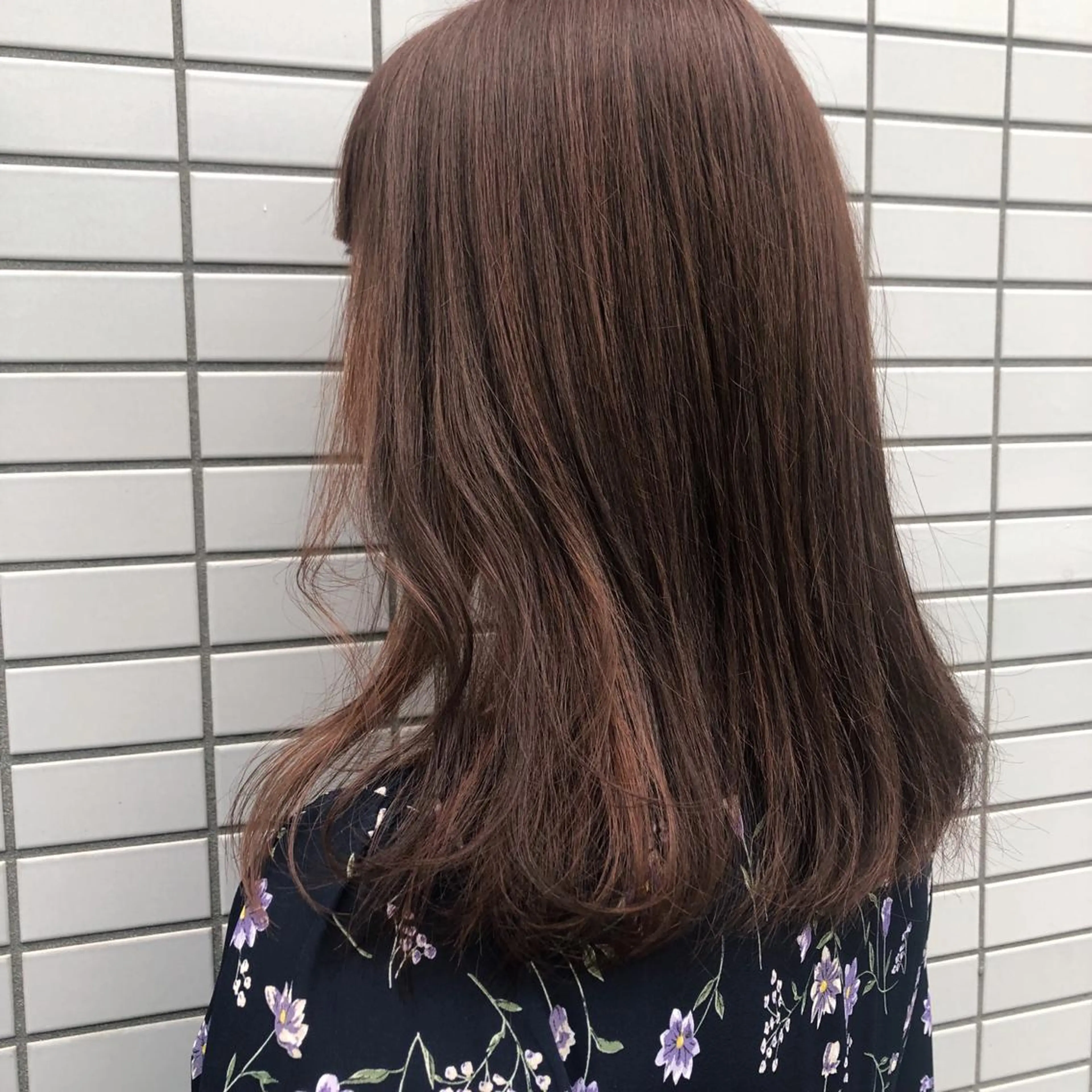 ミディアム カラー 吉川 愛美李のヘアスタイル