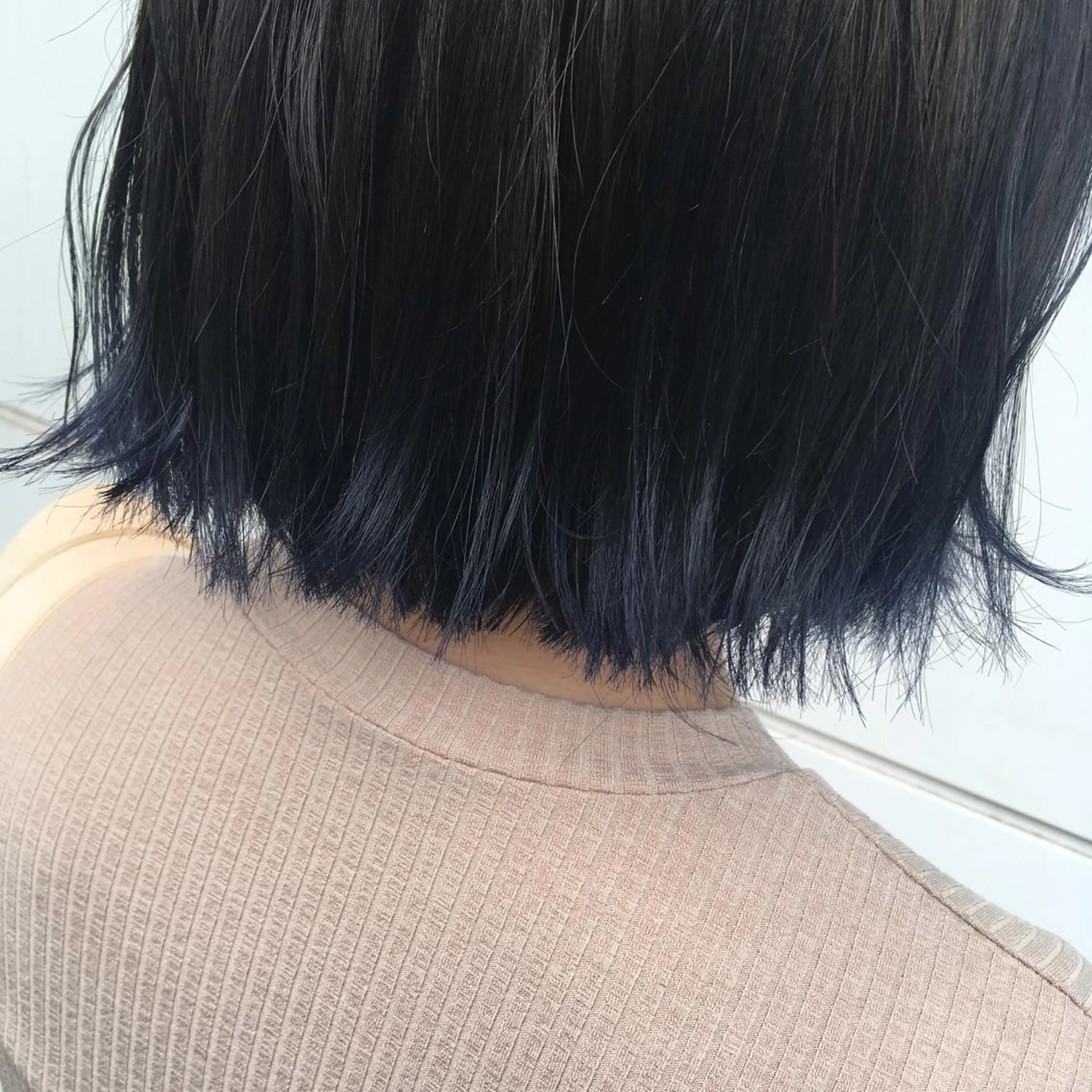 ミディアム カラー RINA🧤 デザインとボブのヘアスタイル