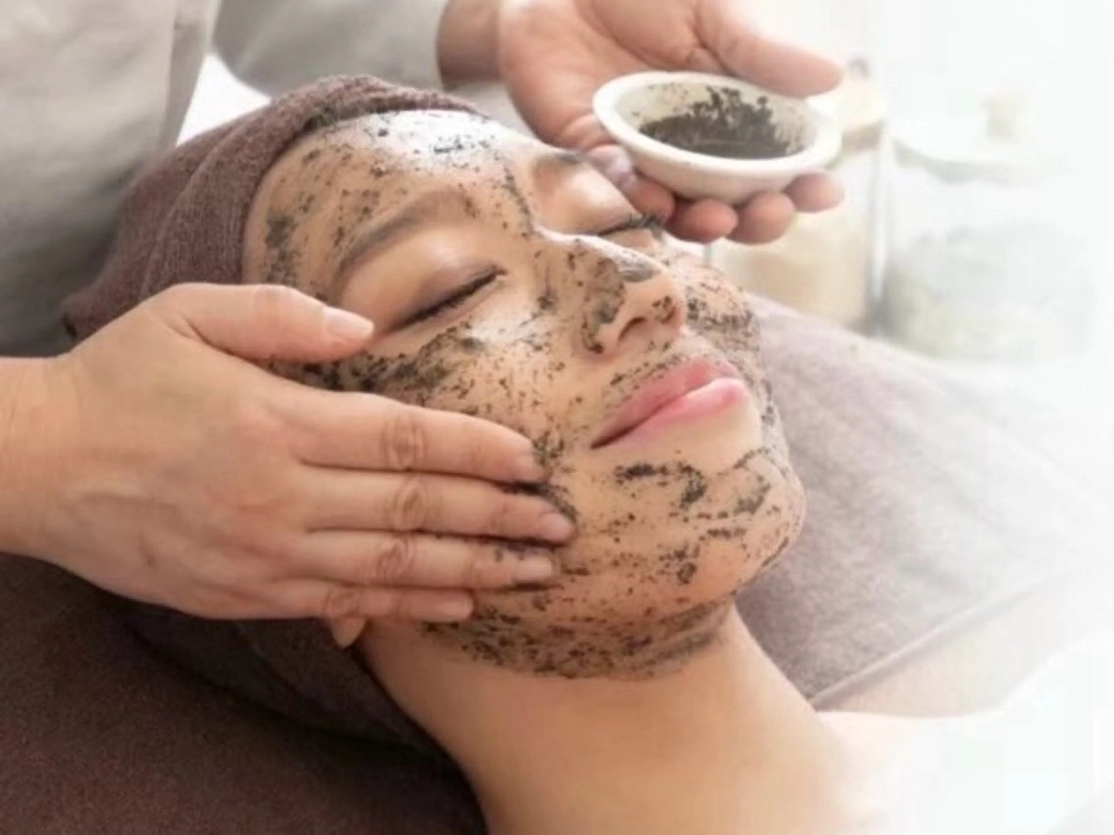 【究極の艶ツヤ韓国肌♪】REVIハーブピーリング ★ピンとハリのあるお肌に★の写真