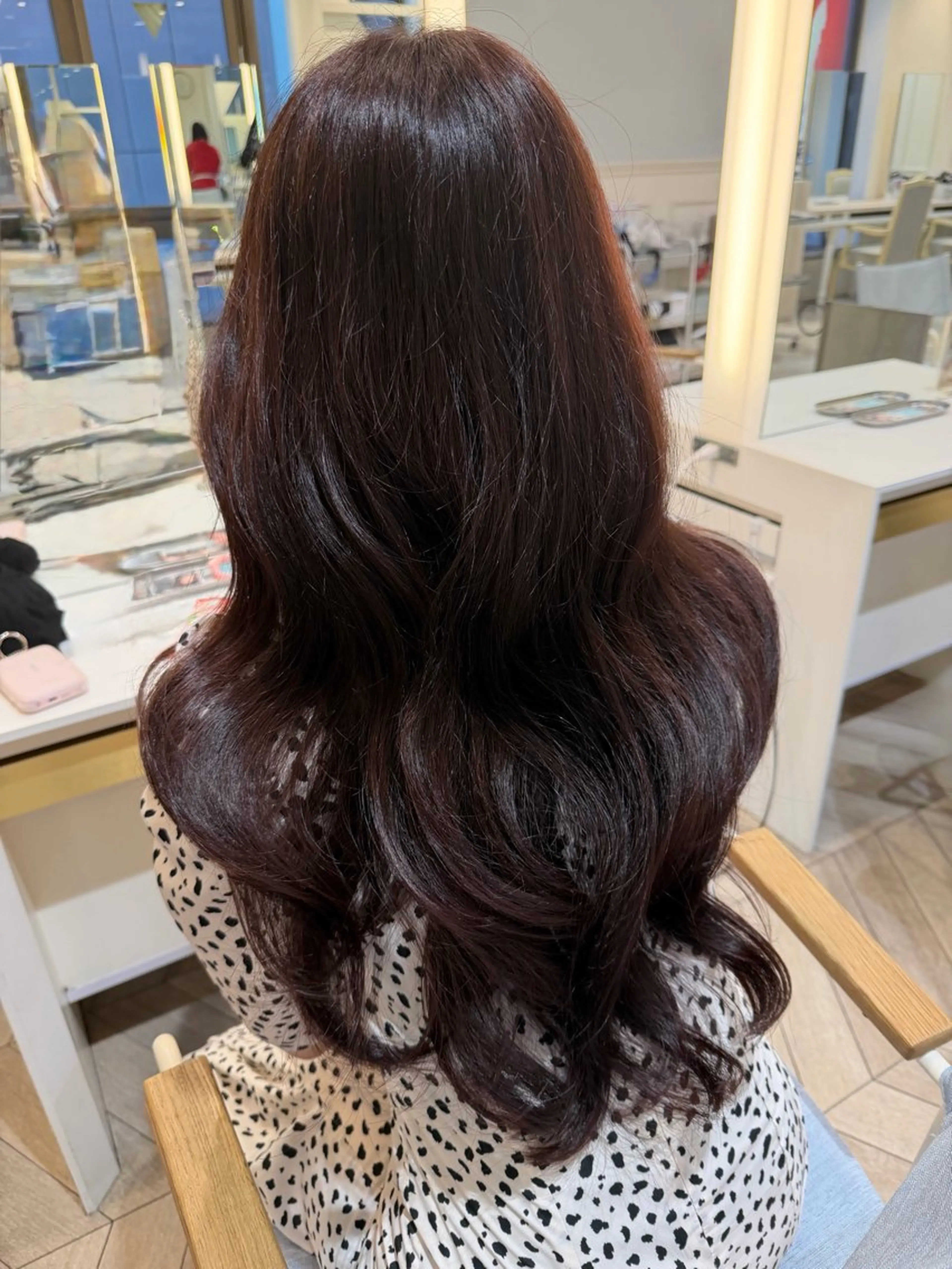 ロング チョコレートブラウン レイヤーカット トリートメント カット ヘアカラー 小顔レイヤー/ ベージュ🤍Rieのヘアスタイル