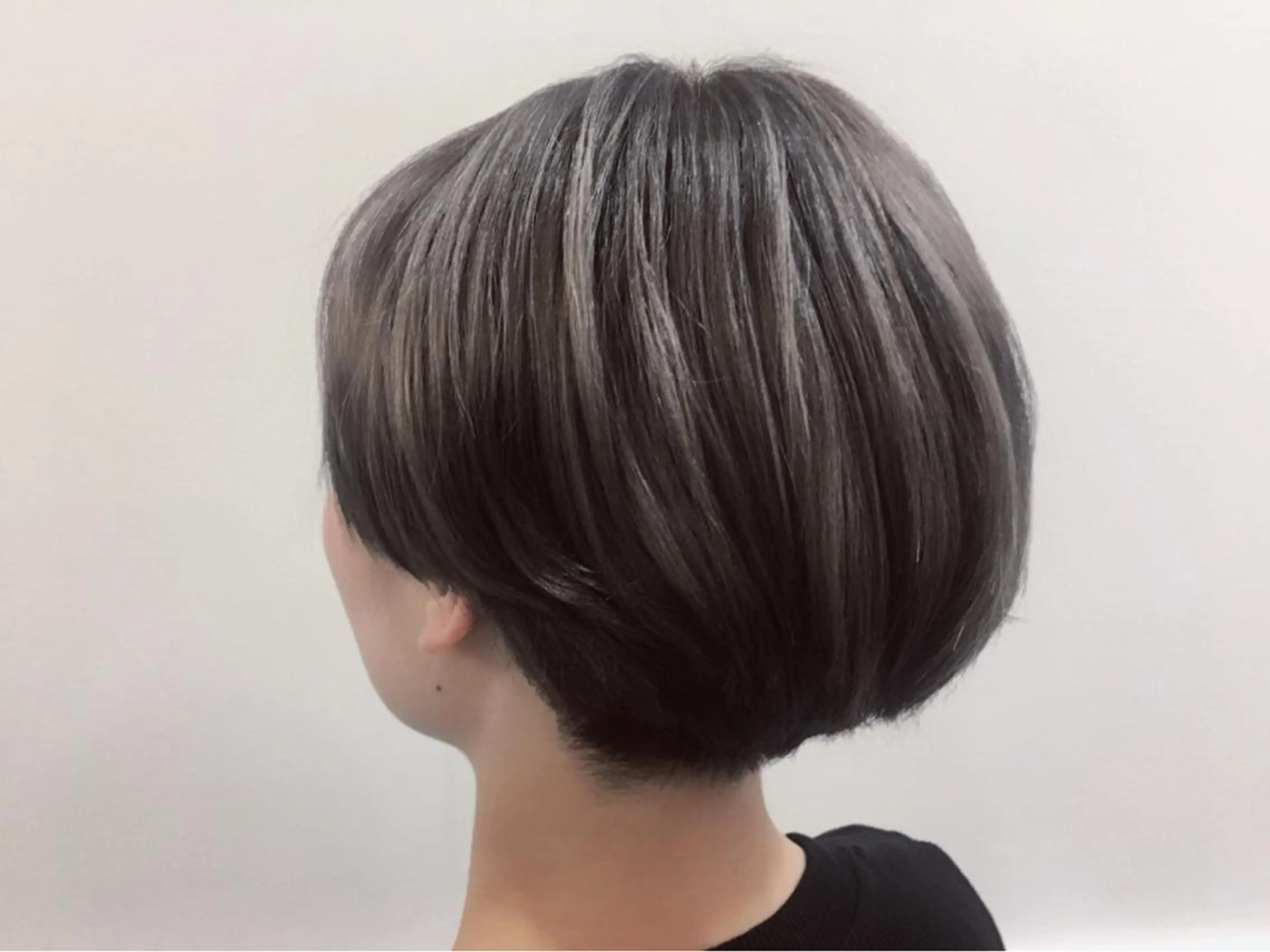 ショート カラー パーマ アッシュ 透明感カラー トリートメント moku所属・【mokuオーナー】 ちはるのヘアスタイル