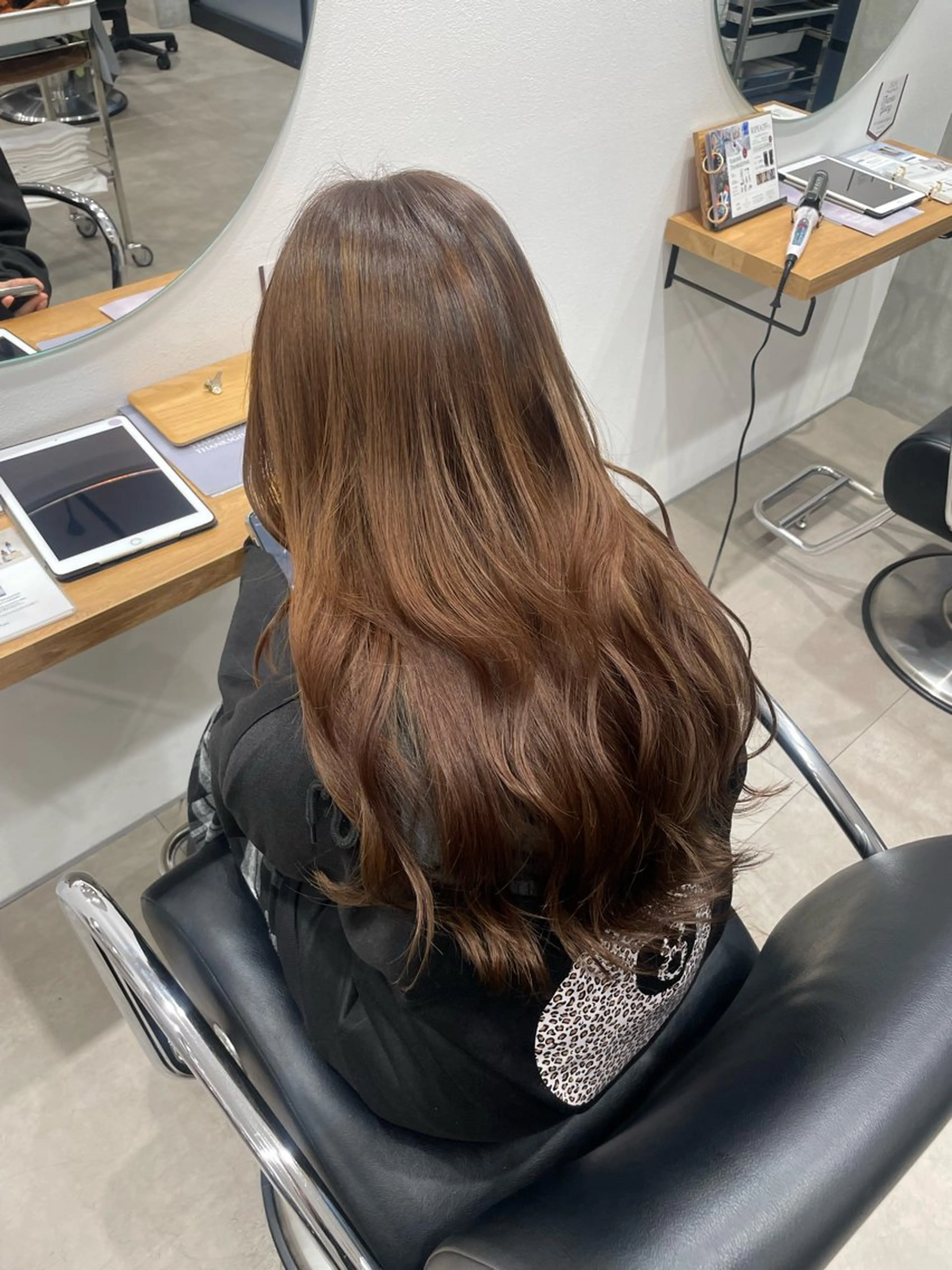 ロング カラー ブラウンカラー ヘアカラー 佐藤 由依/水光カラーのヘアスタイル