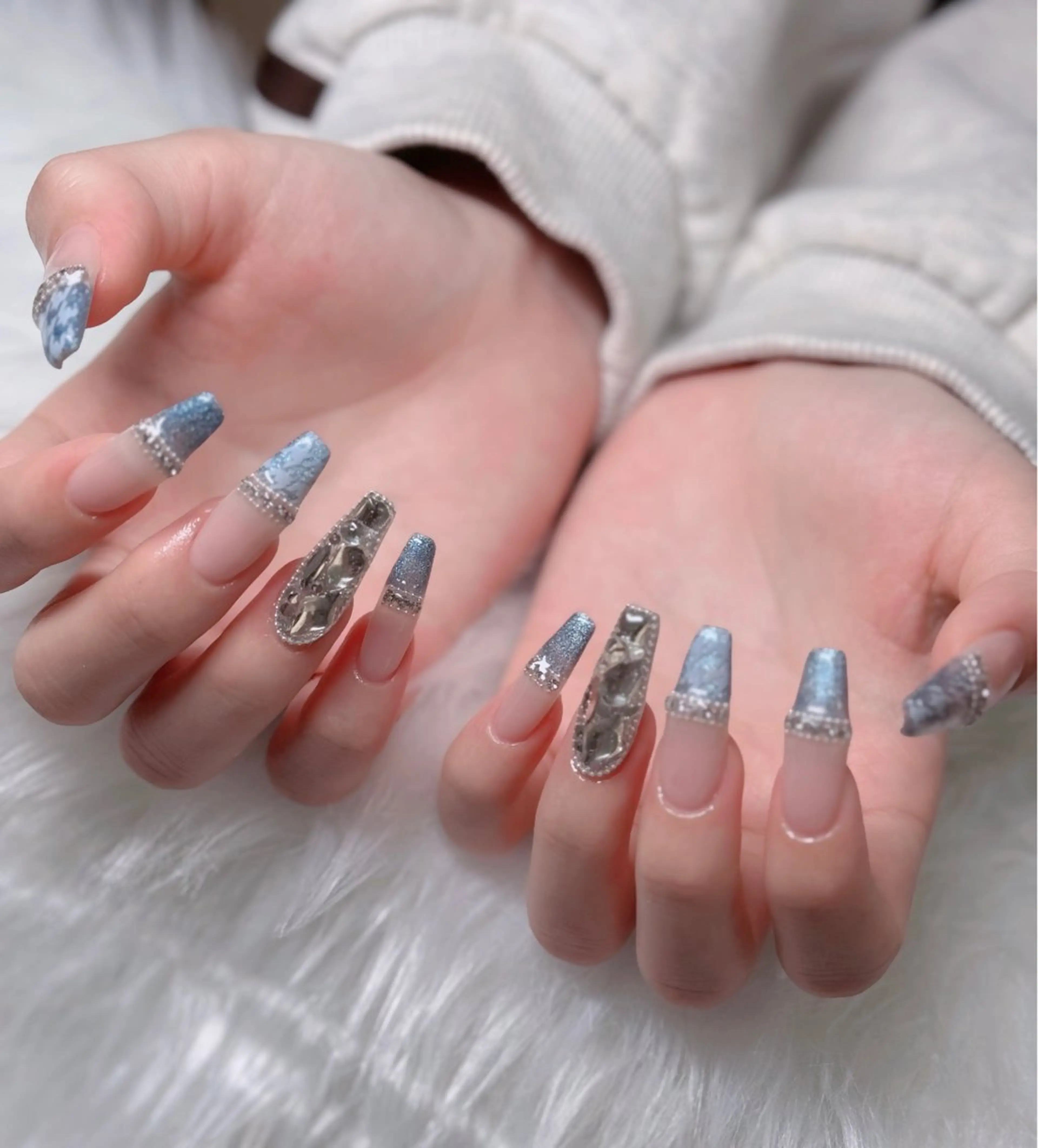 ネイル オーロラネイル フレンチネイル ジェルネイル ハロウィン キラキラネイル ハンドネイル H.baby Nail Salonのネイルデザイン