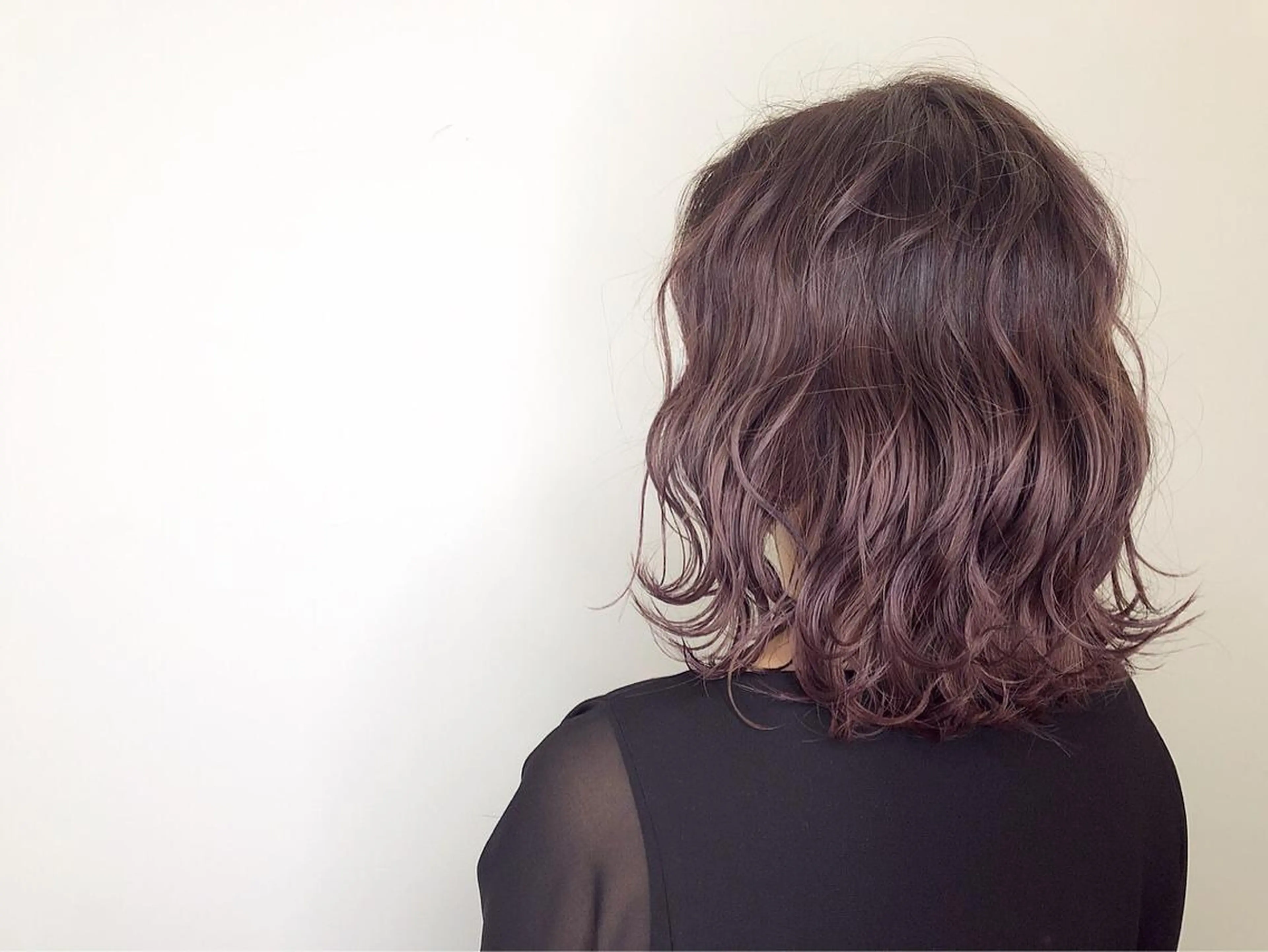 ミディアム カラー グレージュ ピンクカラー メンズ レイヤー ウルフ 弓木啓輔のヘアスタイル