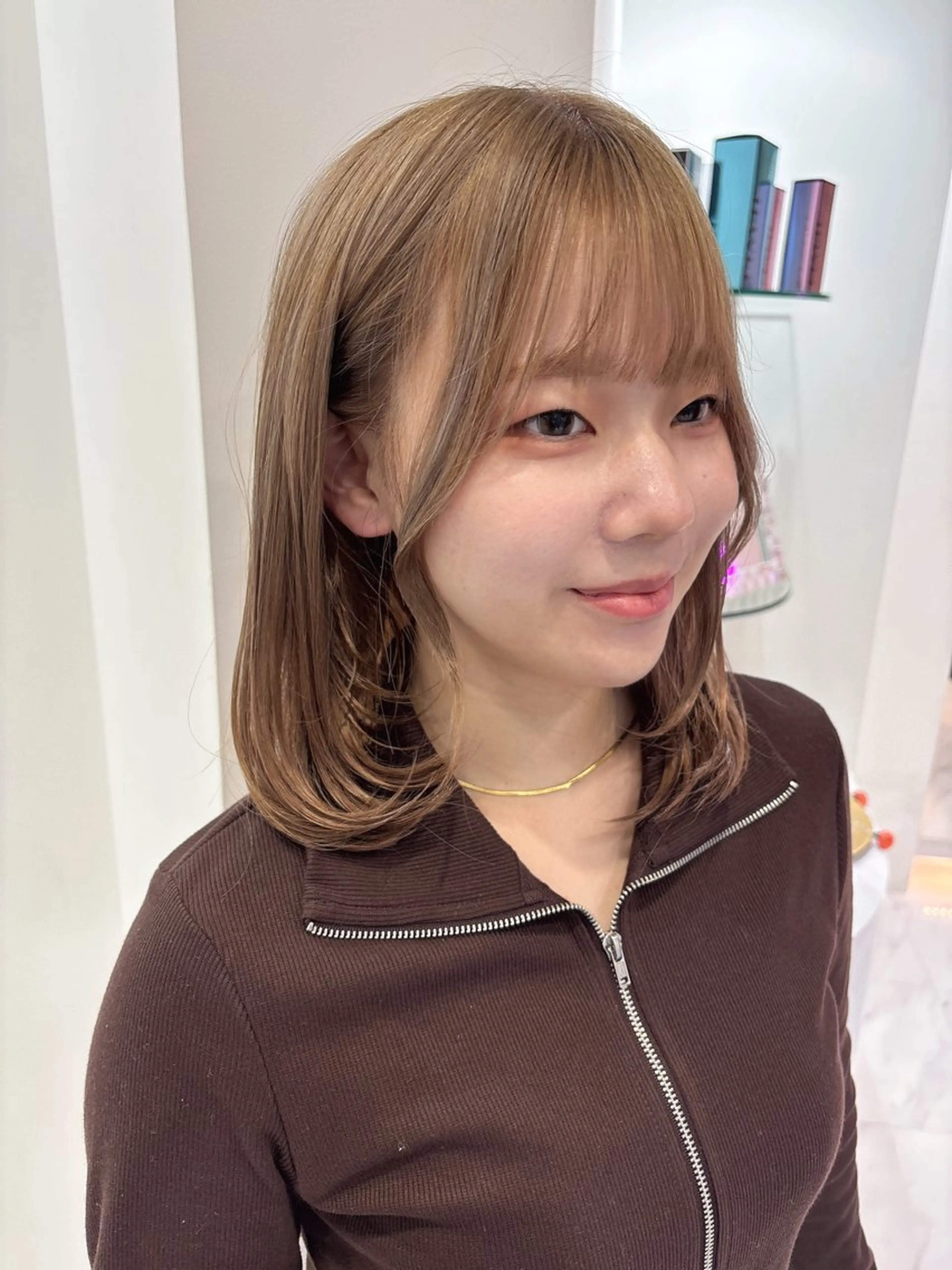 ミディアム カラー ベージュカラー ブリーチ ミルクティーベージュ カット ヘアカラー SAYAKA 🍒／ボブ／暖色のヘアスタイル