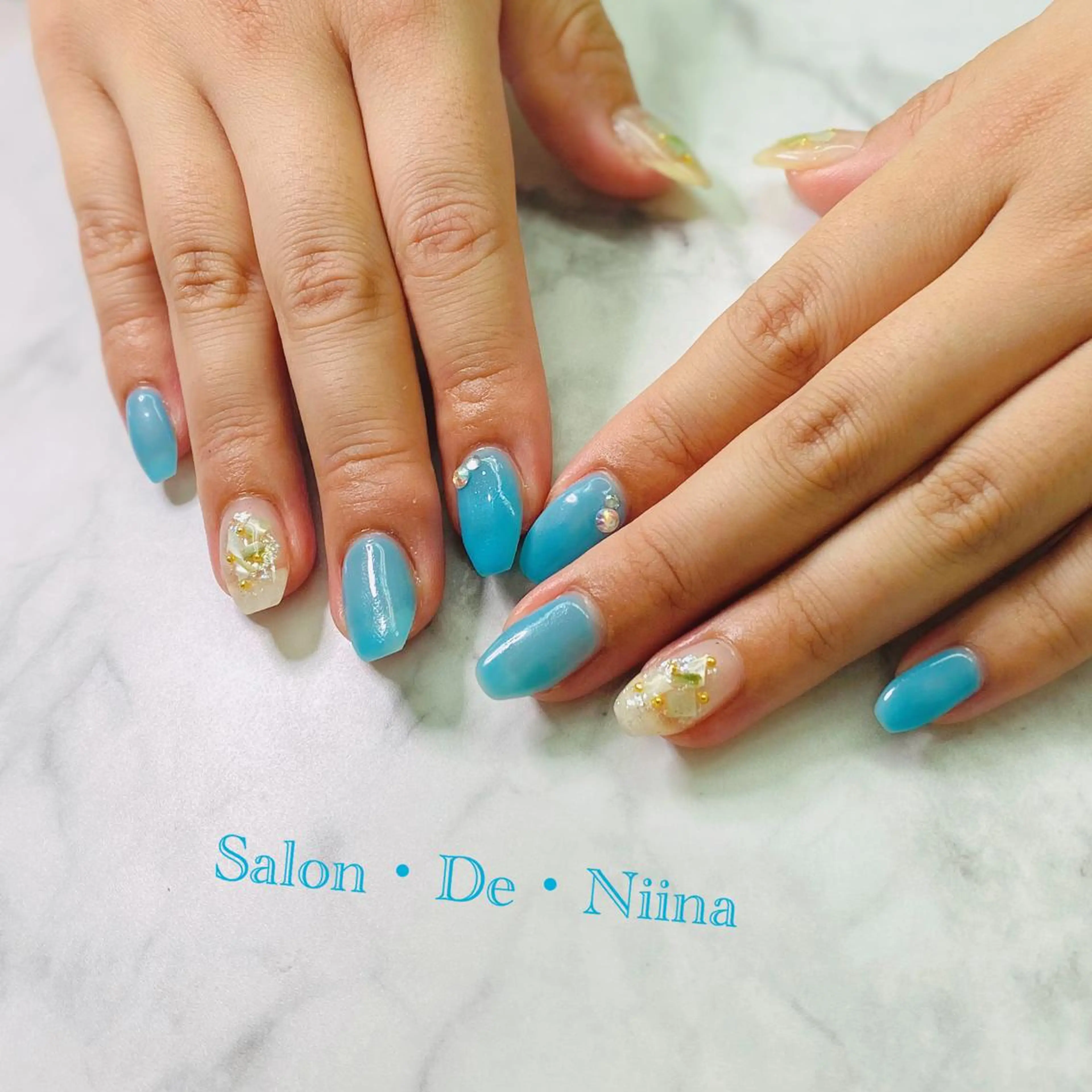 ネイル クリアネイル ボディビルダーSal on.DeNiinaのネイルデザイン