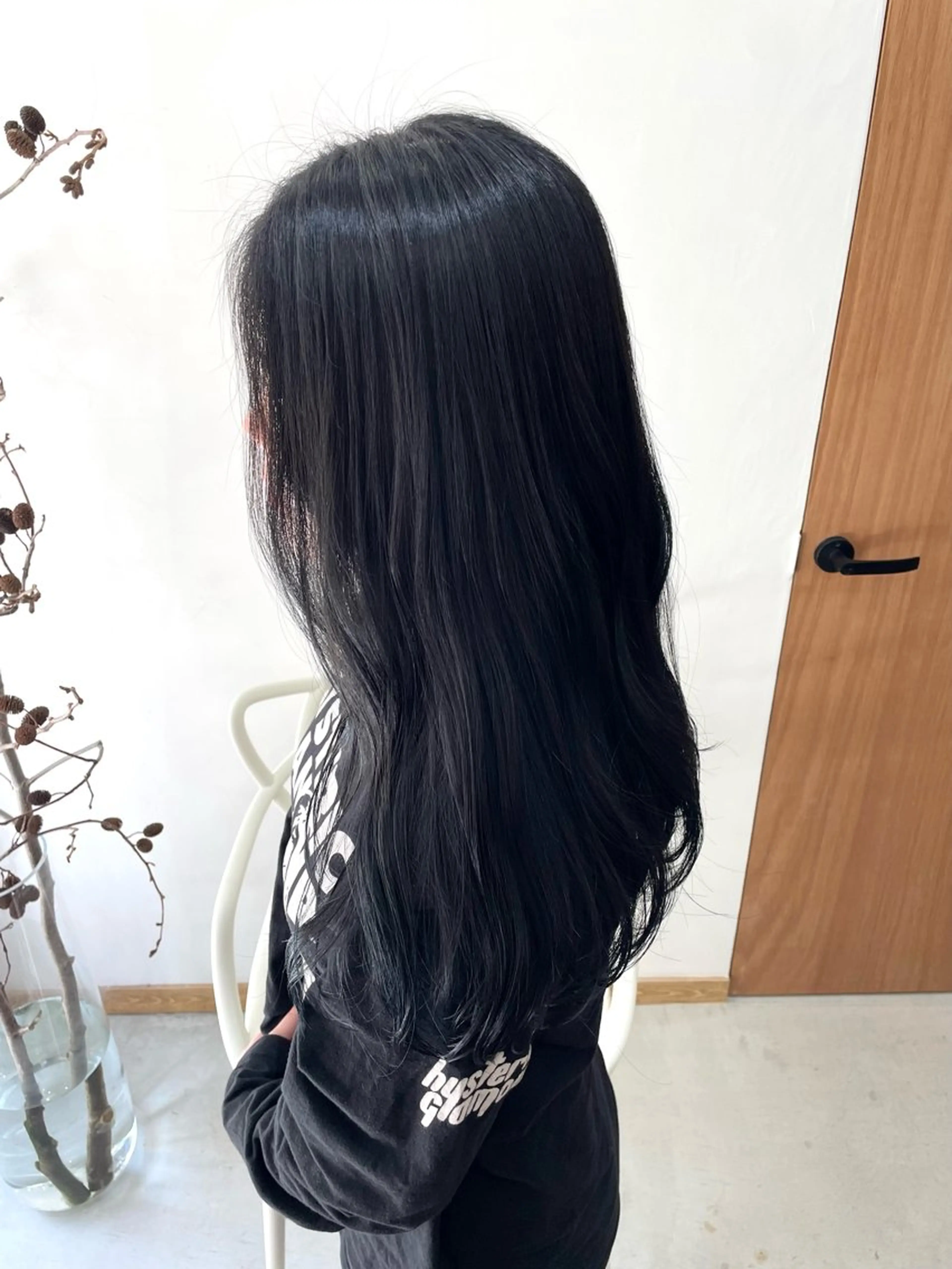 ロング カラー 黒髪 ブリーチ ブルーカラー ブルーブラック 透明感カラー カット ヘアカラー 慎太朗/パーマ/ボブ /センターパートのヘアスタイル