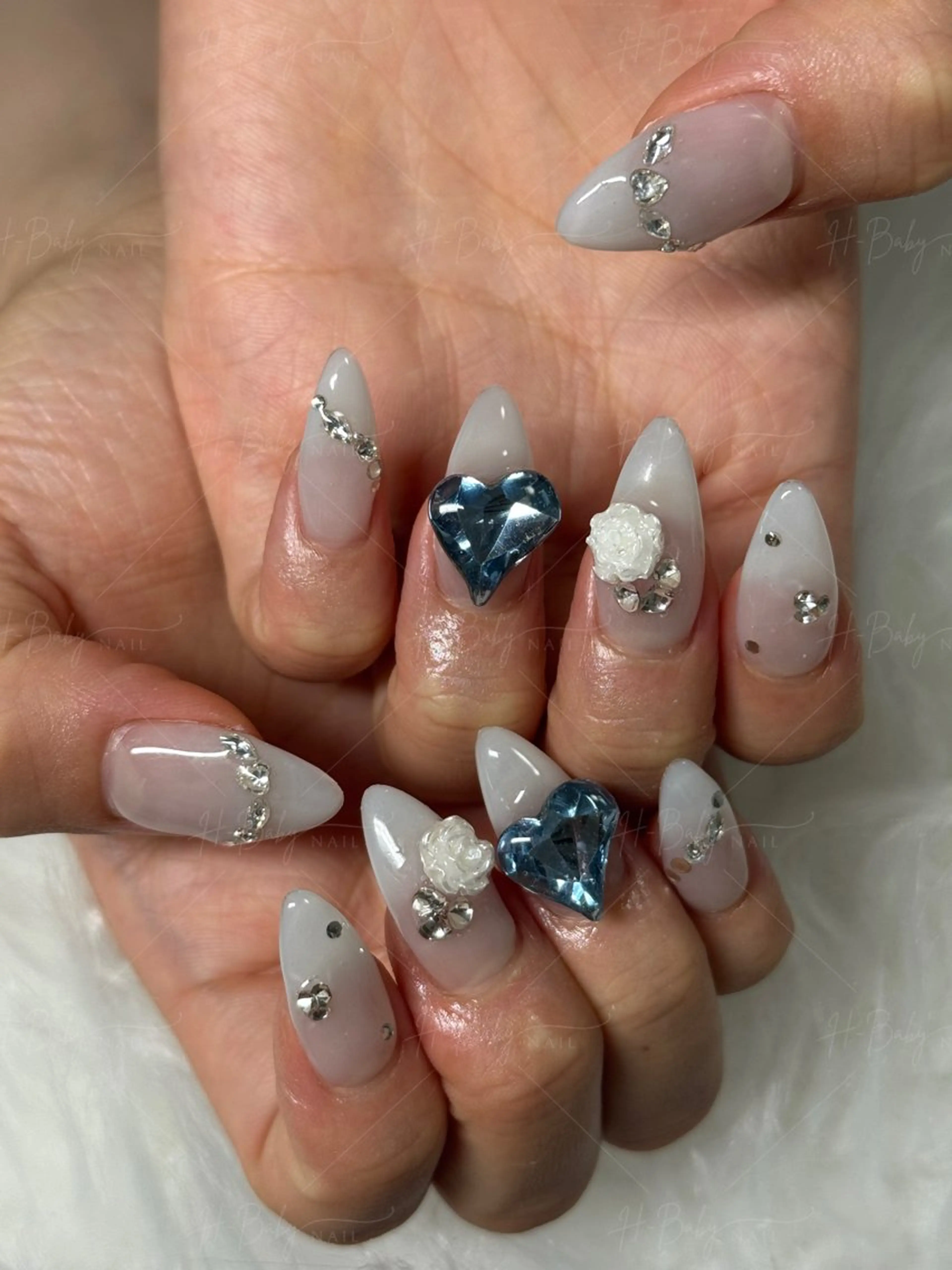 ネイル フレンチネイル ジェルネイル ガラスフレンチ ハロウィン ハート ハンドネイル H.baby Nail Salonのネイルデザイン