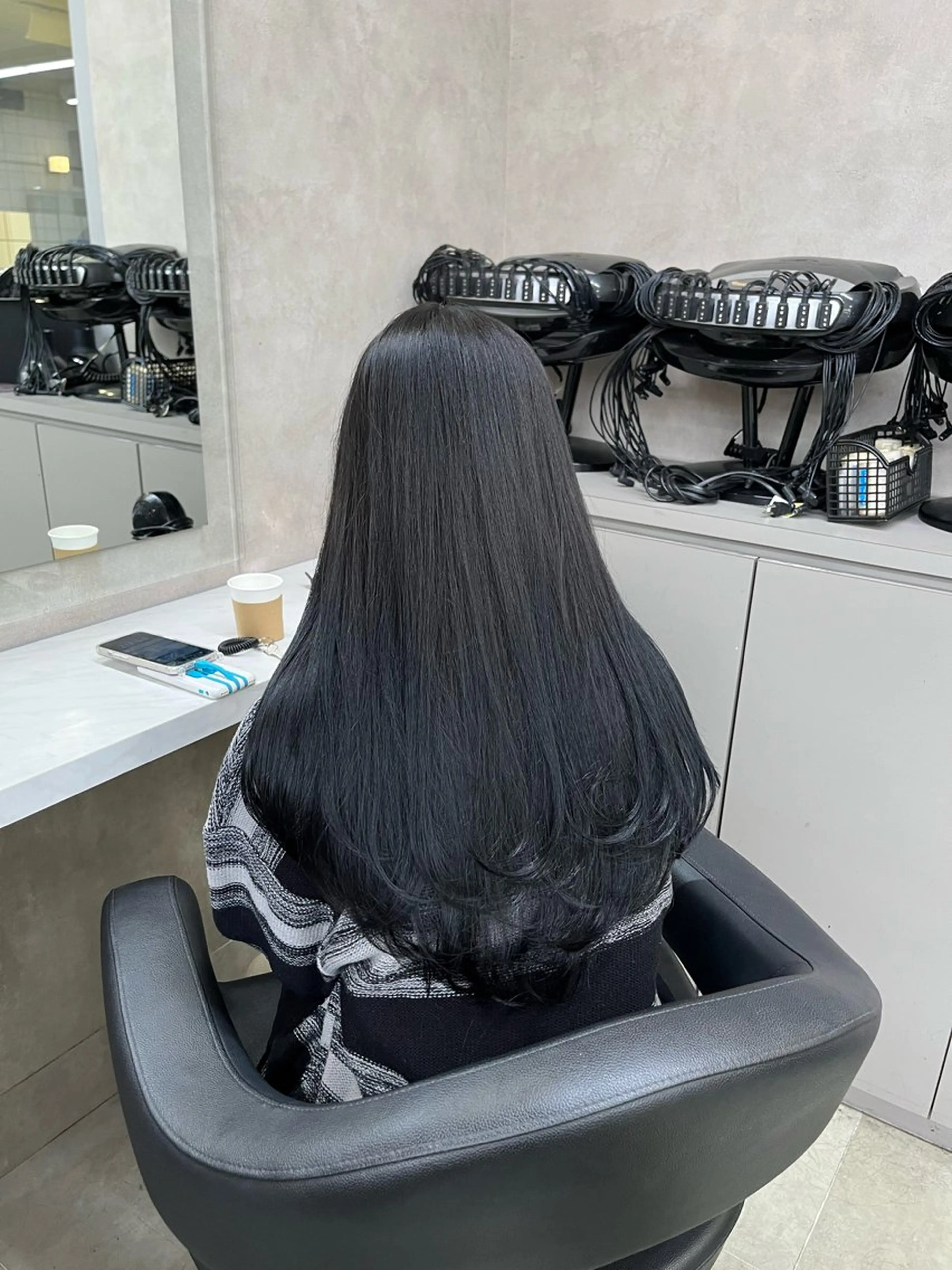 ロング 寒色＆ブリーチ特化 寒色MiOのヘアスタイル