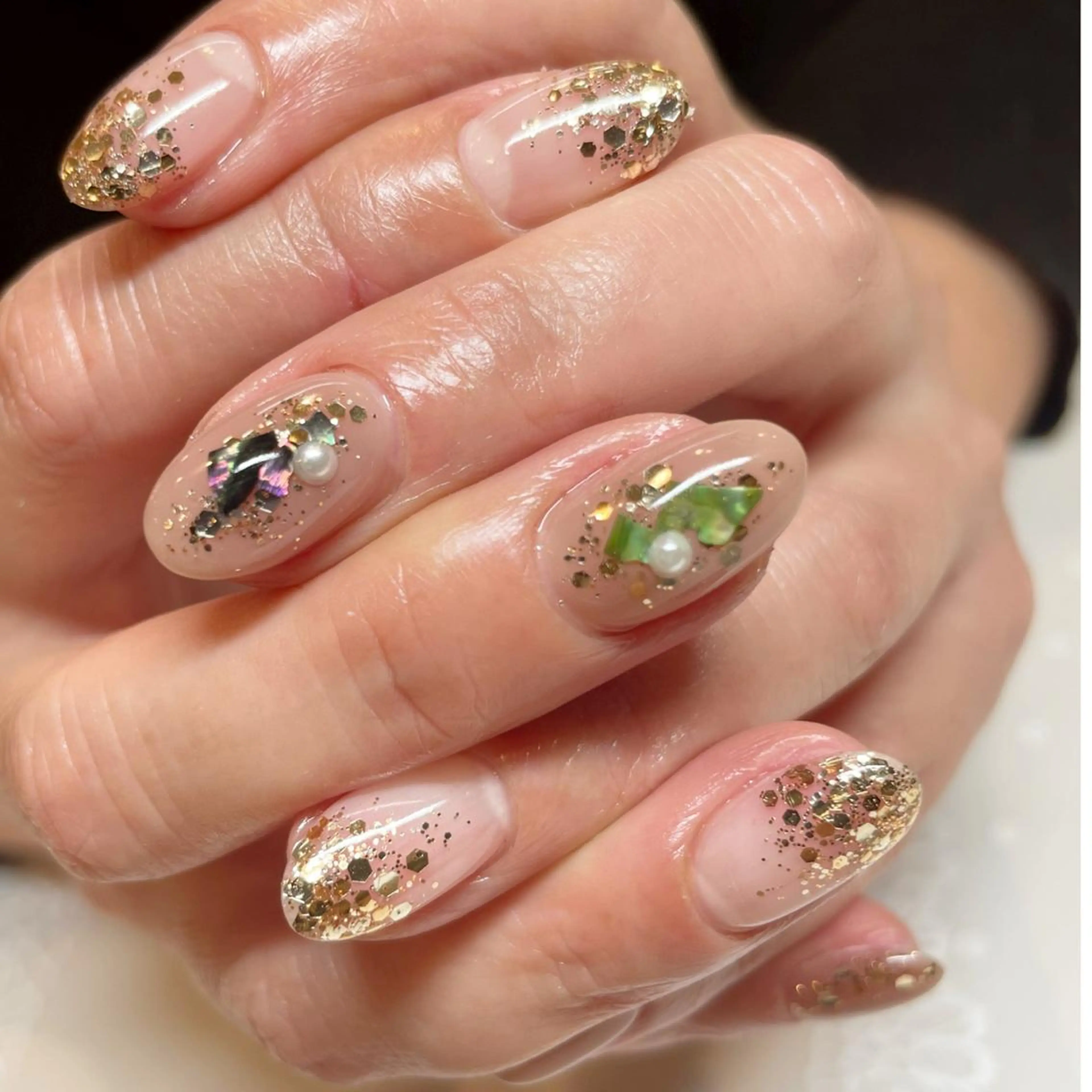 セミロング ネイル ラメ(グリッター) 金子 彩海のネイルデザイン