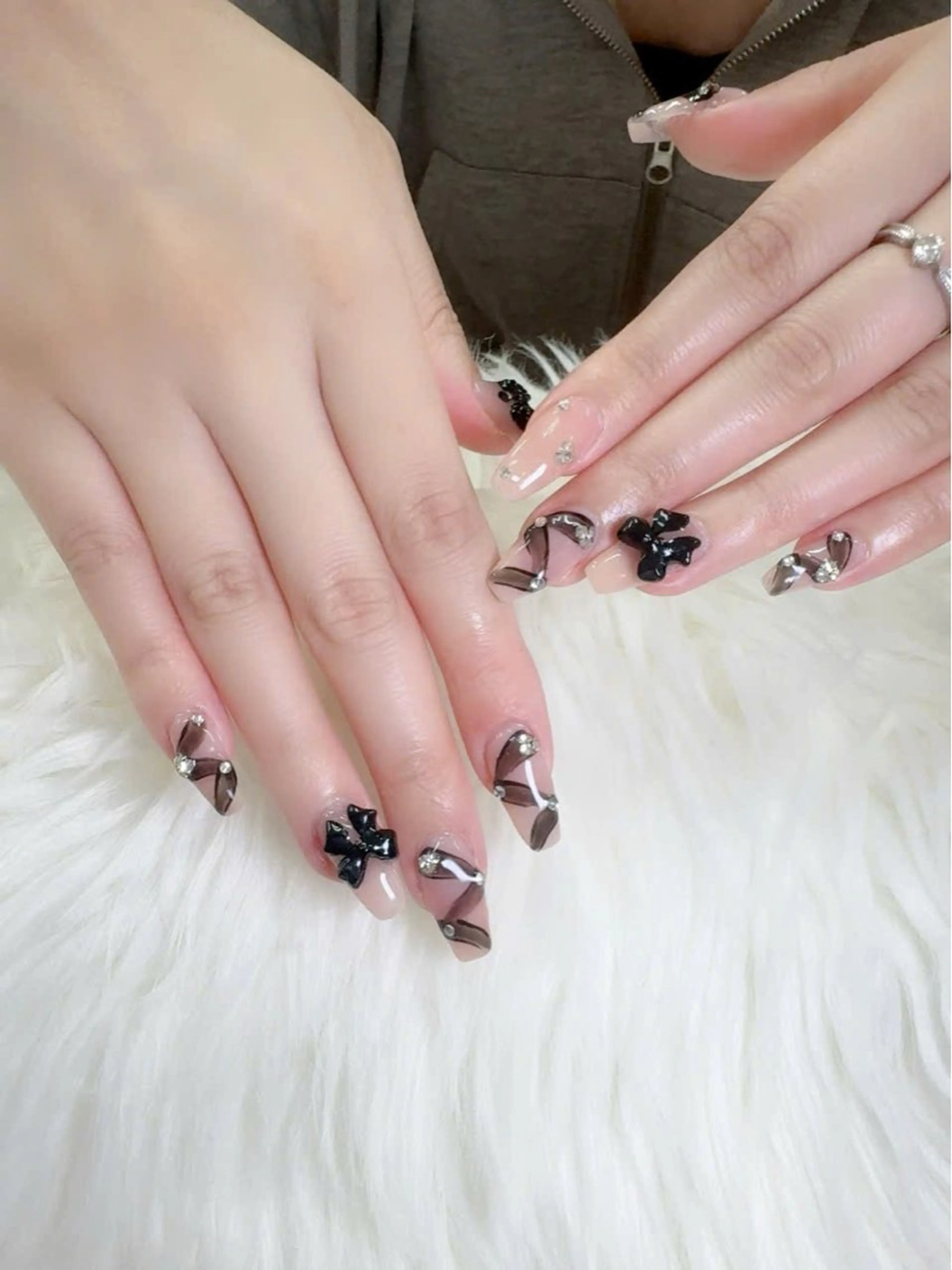 ネイル フレンチネイル グラデーション キラキラネイル 韓国ネイル マグネットネイル ハンドネイル ハンドケア Hara Nail 【パラジェル使用】のネイルデザイン