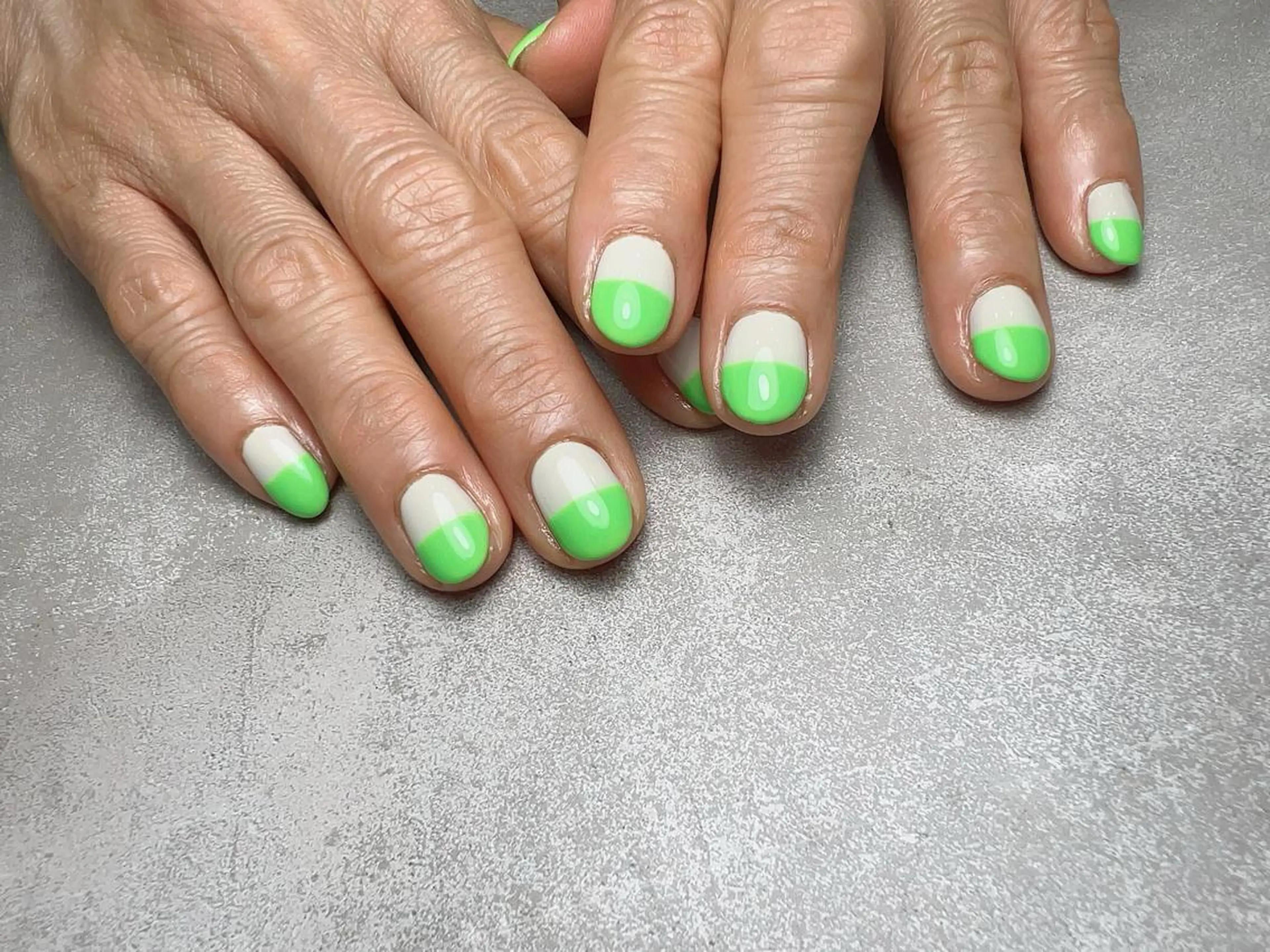 ネイル ハンドネイル 𝐑𝐞𝐯𝐢𝐨 ___堺市西区のマツエク・マツパデザイン