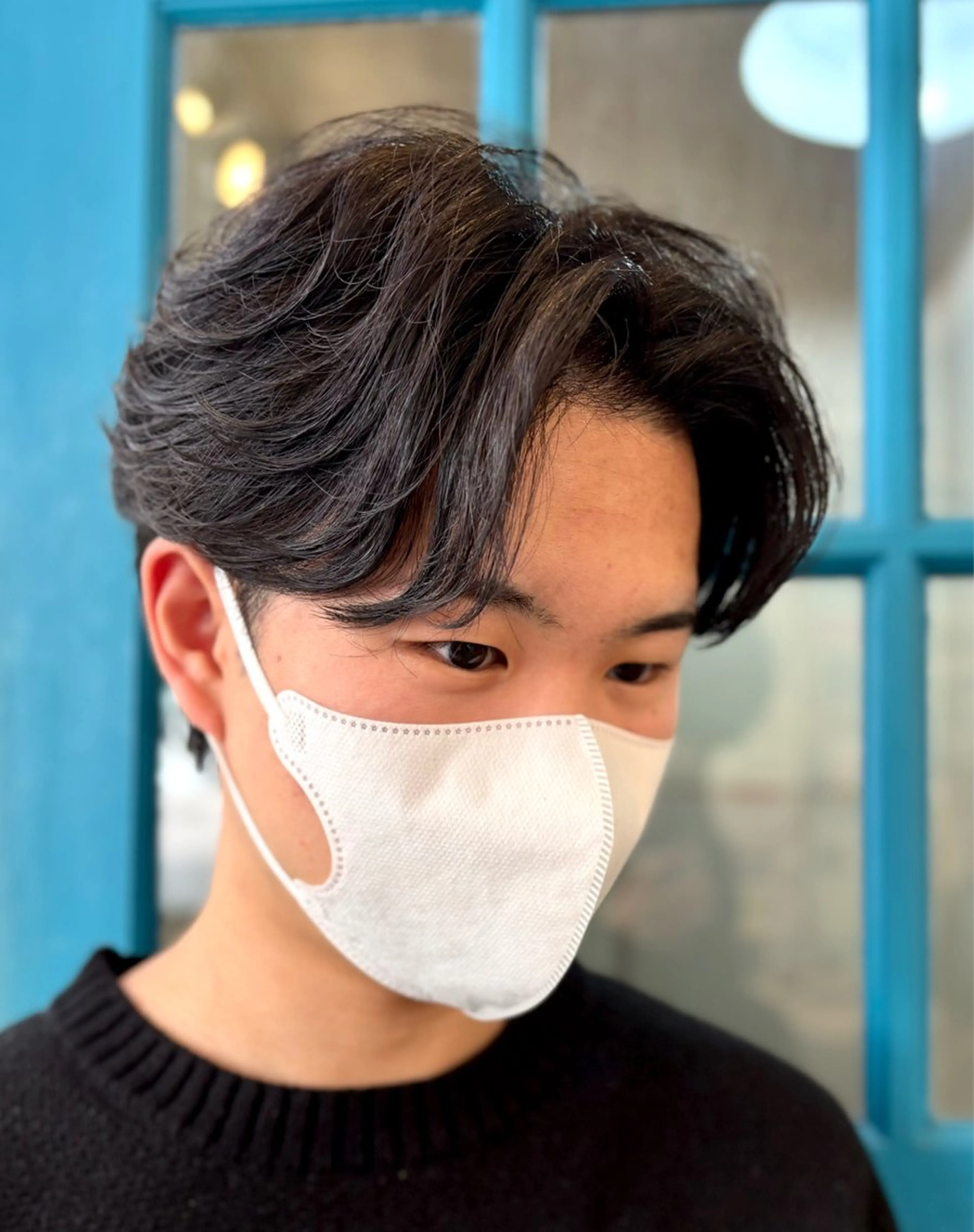 パーマ メンズ センターパート メンズ韓国風 メンズパーマ ニュアンスパーマ ショート、韓国メンズ ヘアのかつらぎのヘアスタイル