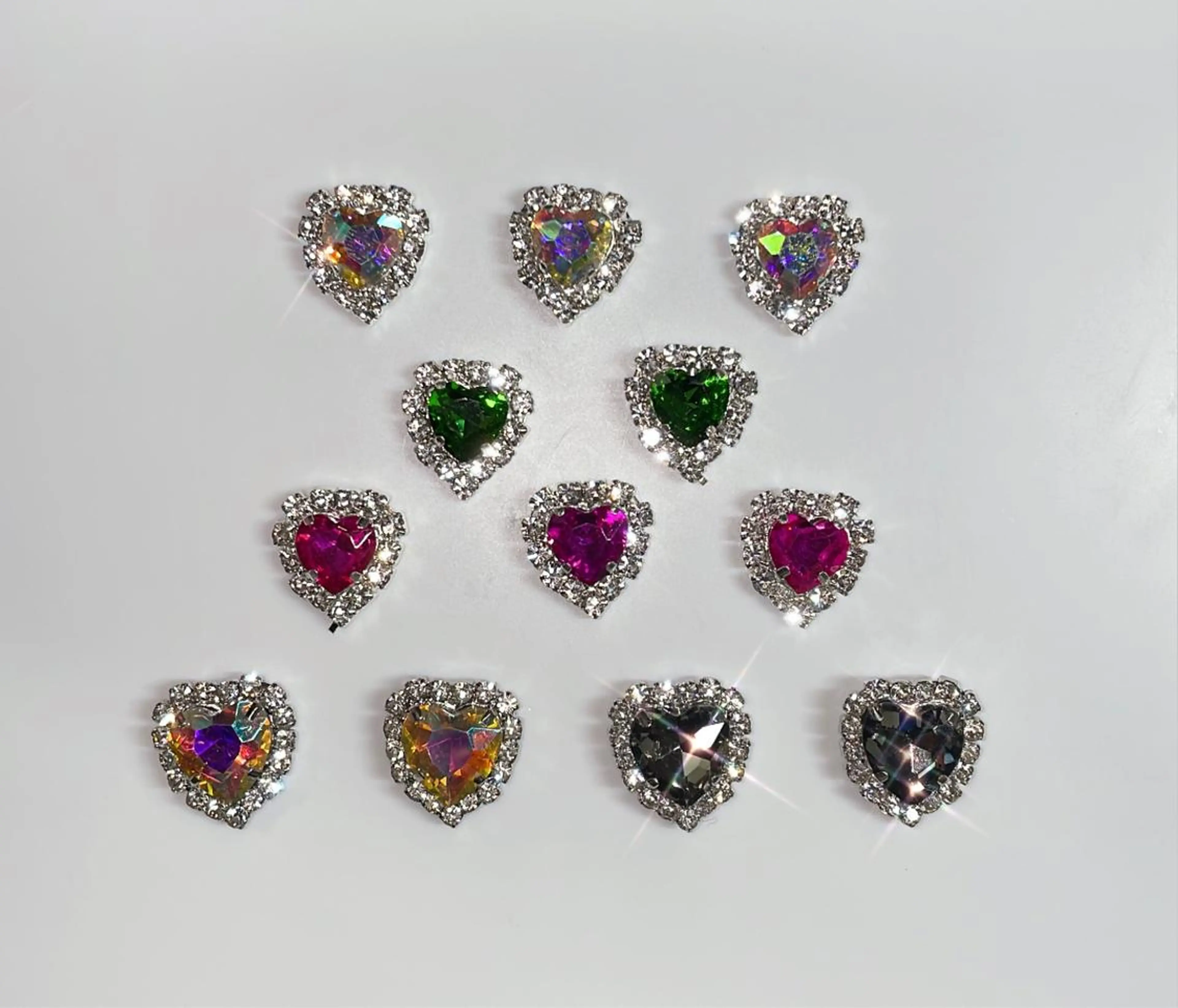 ネイル キラキラネイル VIERU 🌈🎀💖のネイルデザイン