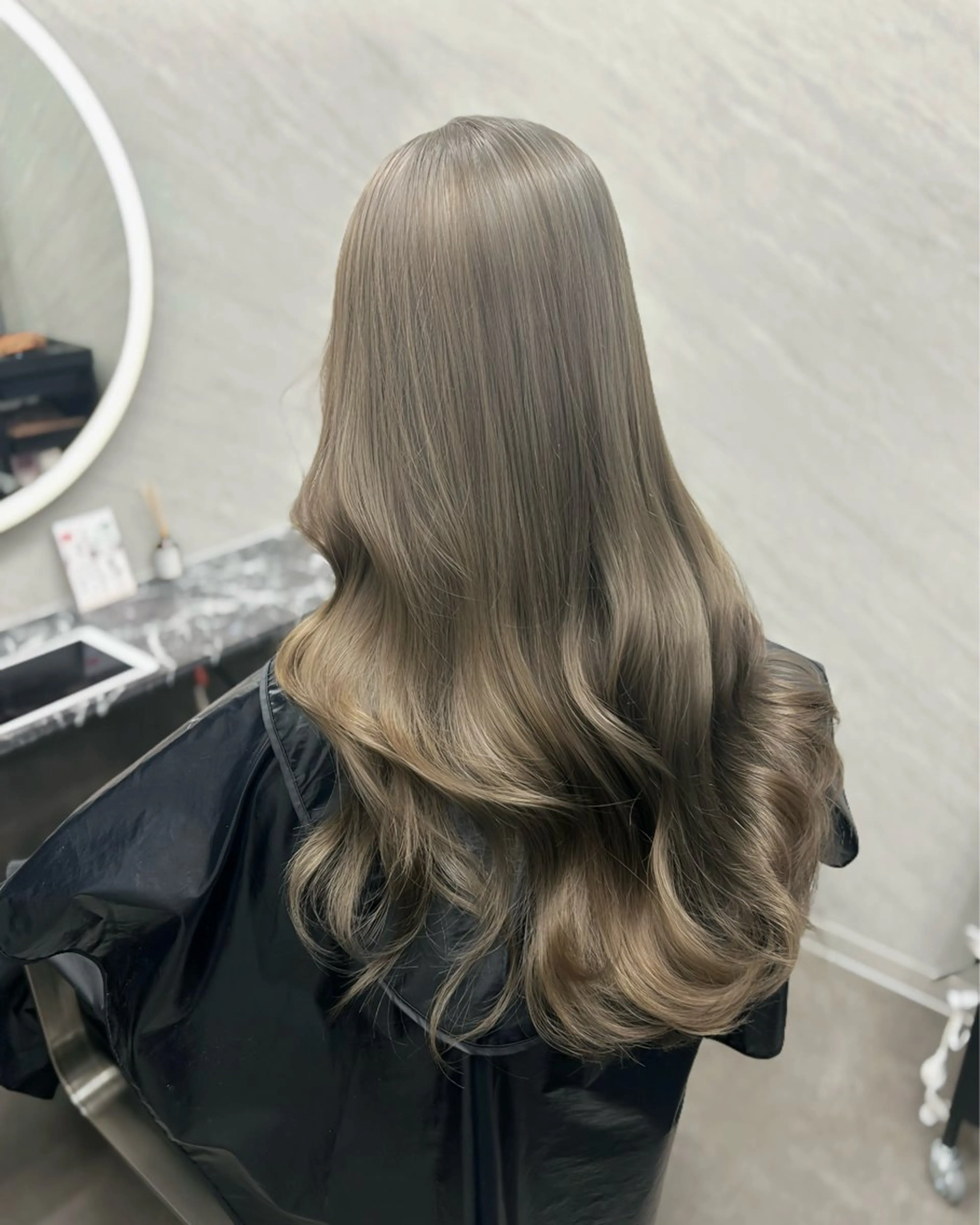 ロング カラー ベージュカラー ブリーチ 透明感カラー ダブルカラー グレージュ カット ヘアカラー トリートメント 🌸MAYU🌸 ハイトーン➕レイヤーのヘアスタイル