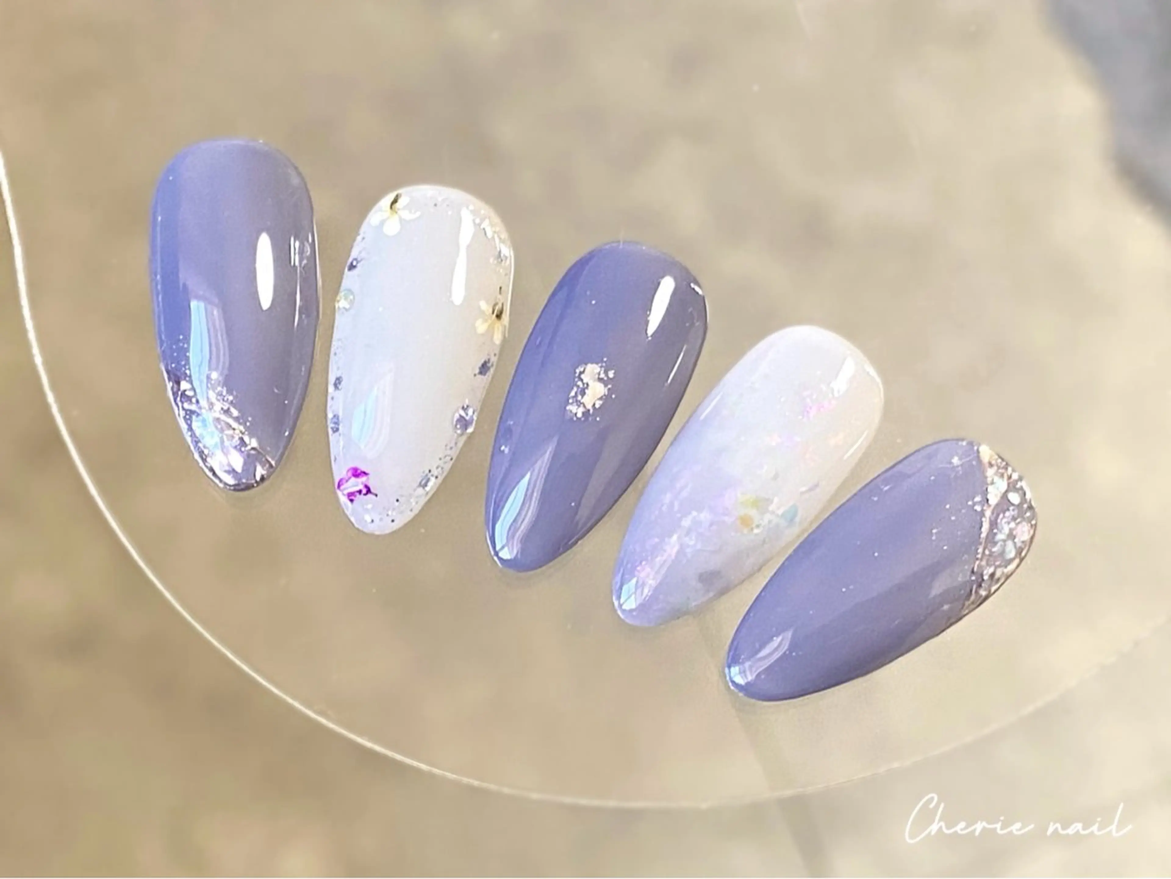 ネイル フラワーネイル ジェルネイル ラメ(グリッター) ミラーネイル パープル Cherienail yunaのネイルデザイン