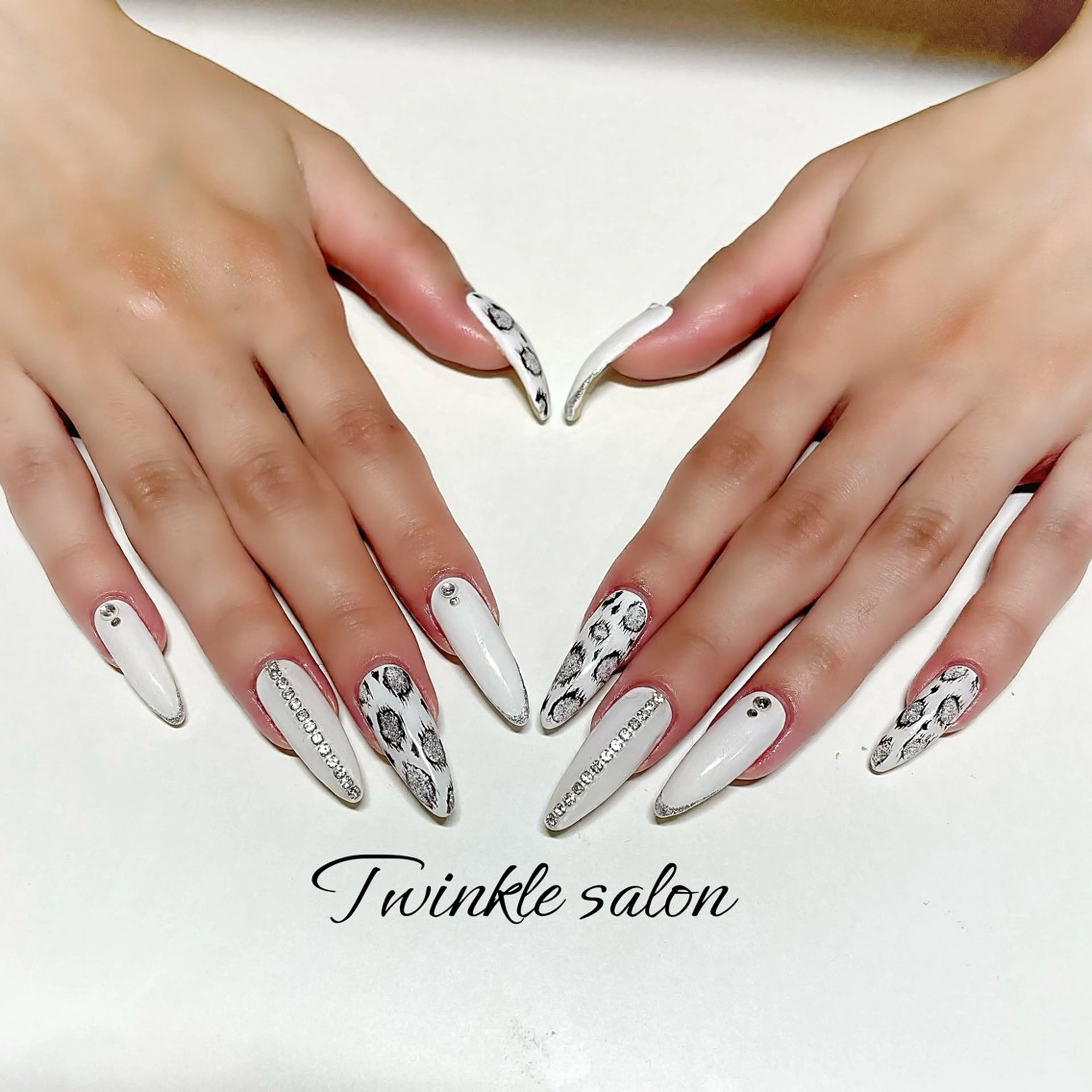 ネイル ハンドネイル ハンドケア 中井 綾香の眉毛・アイブロウイメージ