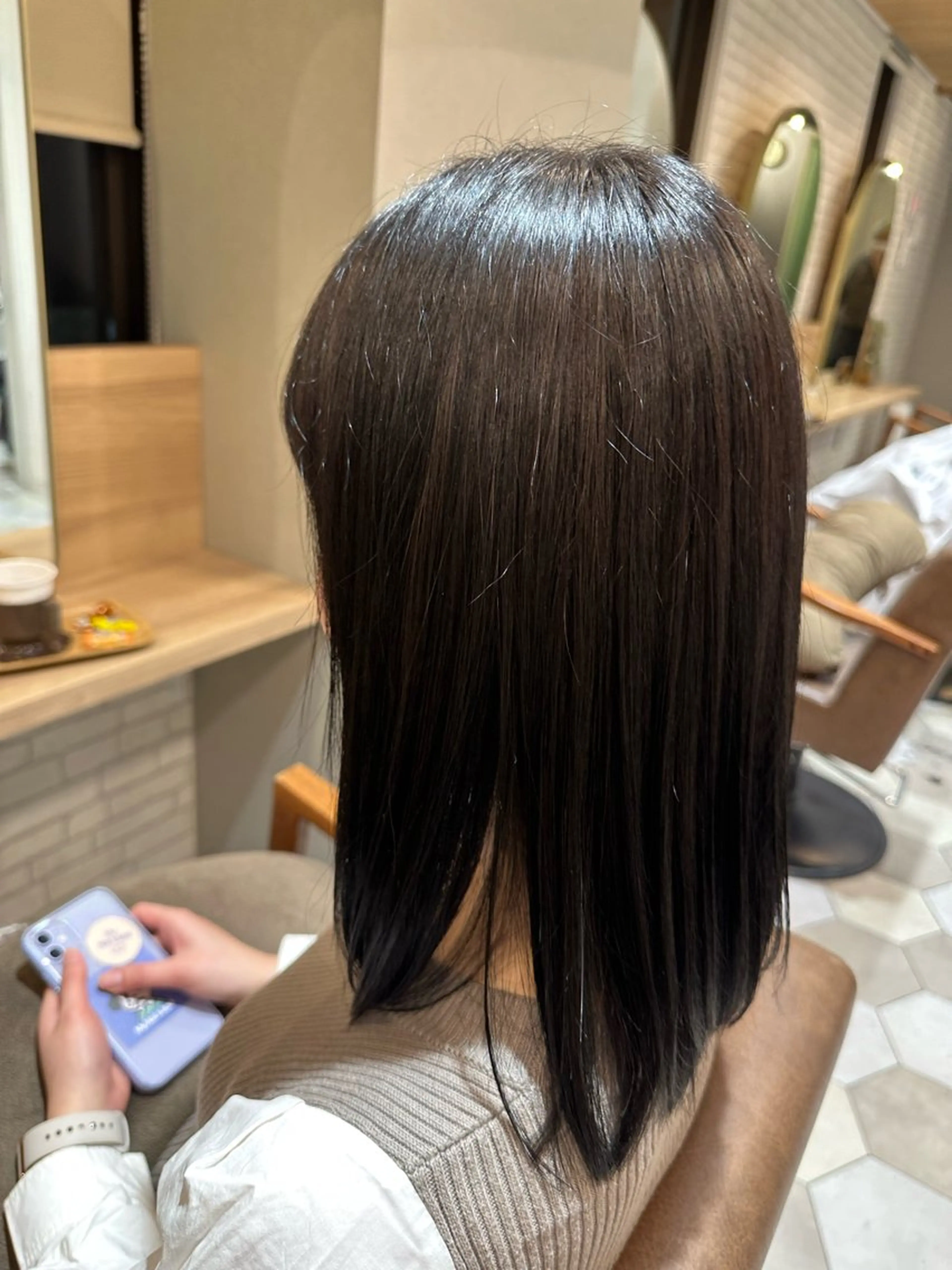 カラー 黒髪 ブルーカラー ブルーブラック 長谷川 幸帆のヘアスタイル