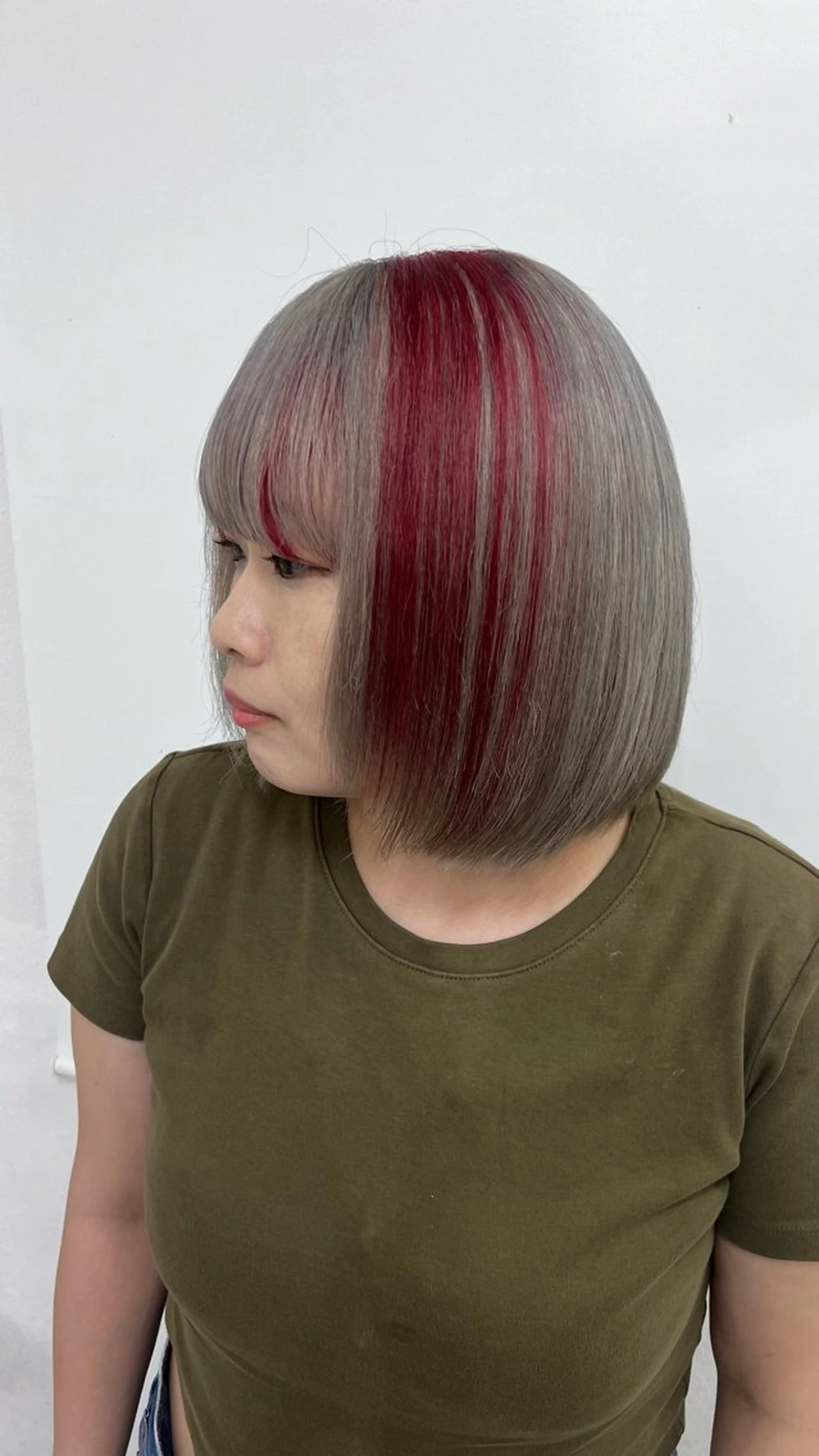 ミディアム カラー シルバー ヘアカラー 個性的カラー ☆≡ねねのヘアスタイル