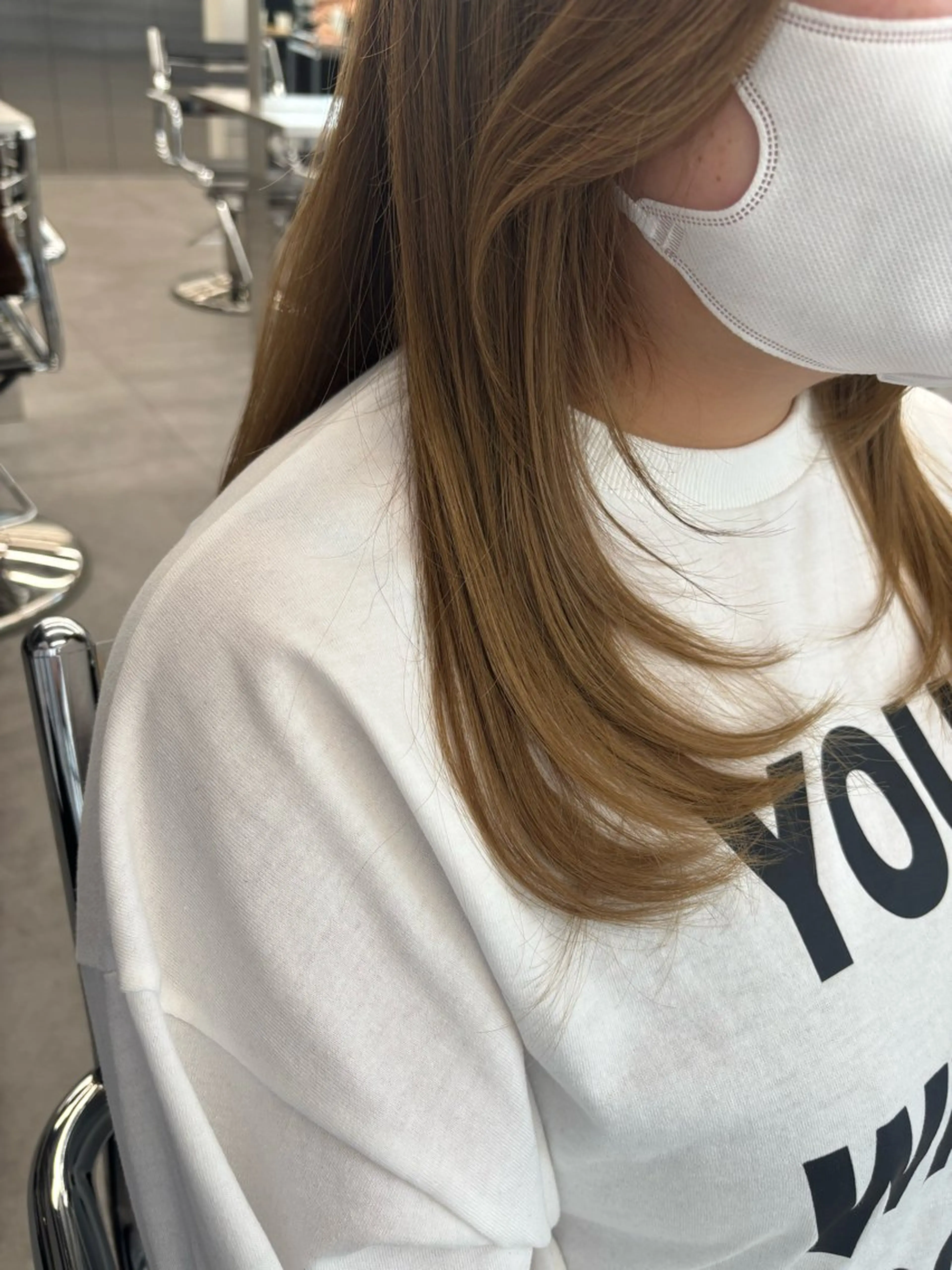 ミディアム レイヤーカット 佐藤 莉子のヘアスタイル