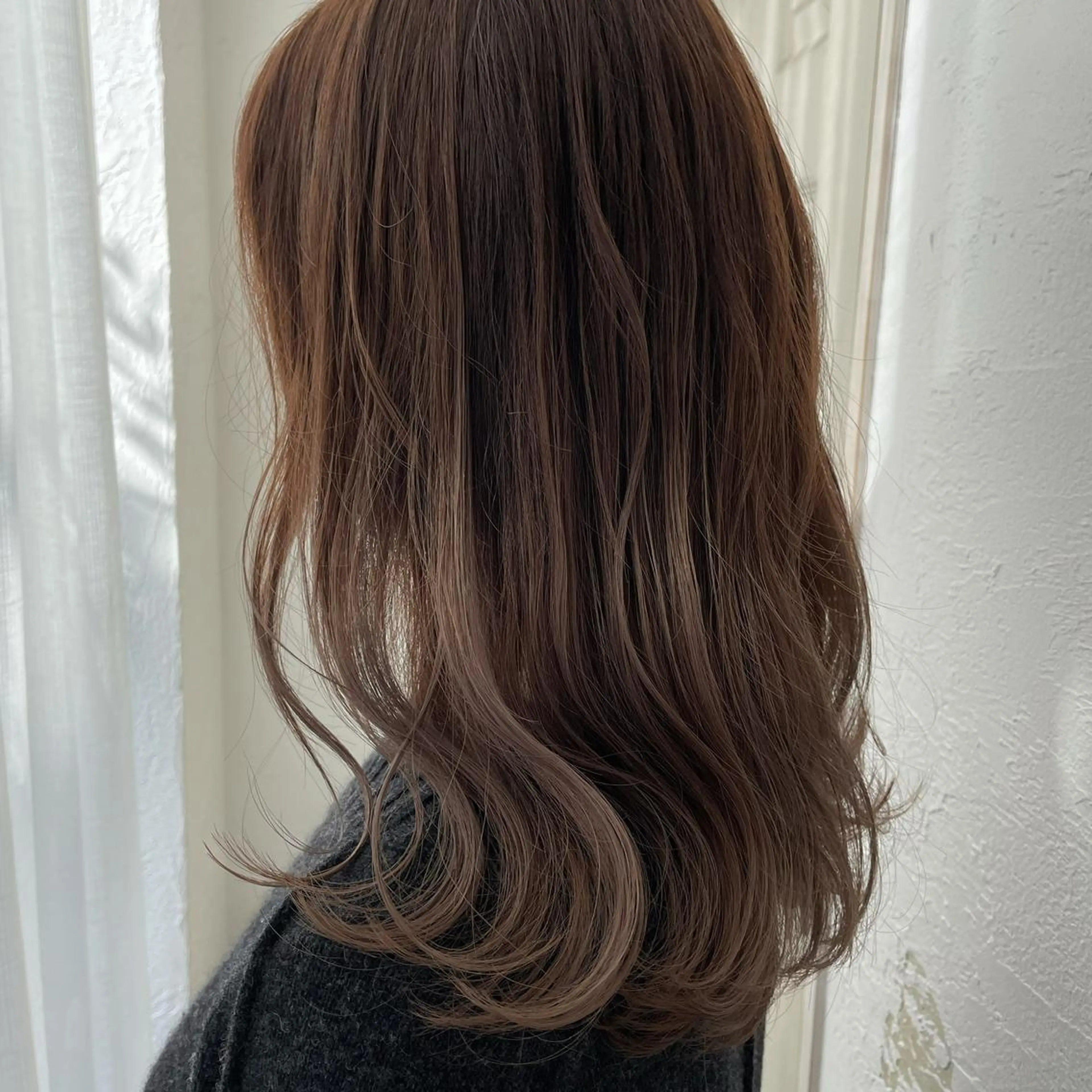 セミロング カラー fio マナミのヘアスタイル