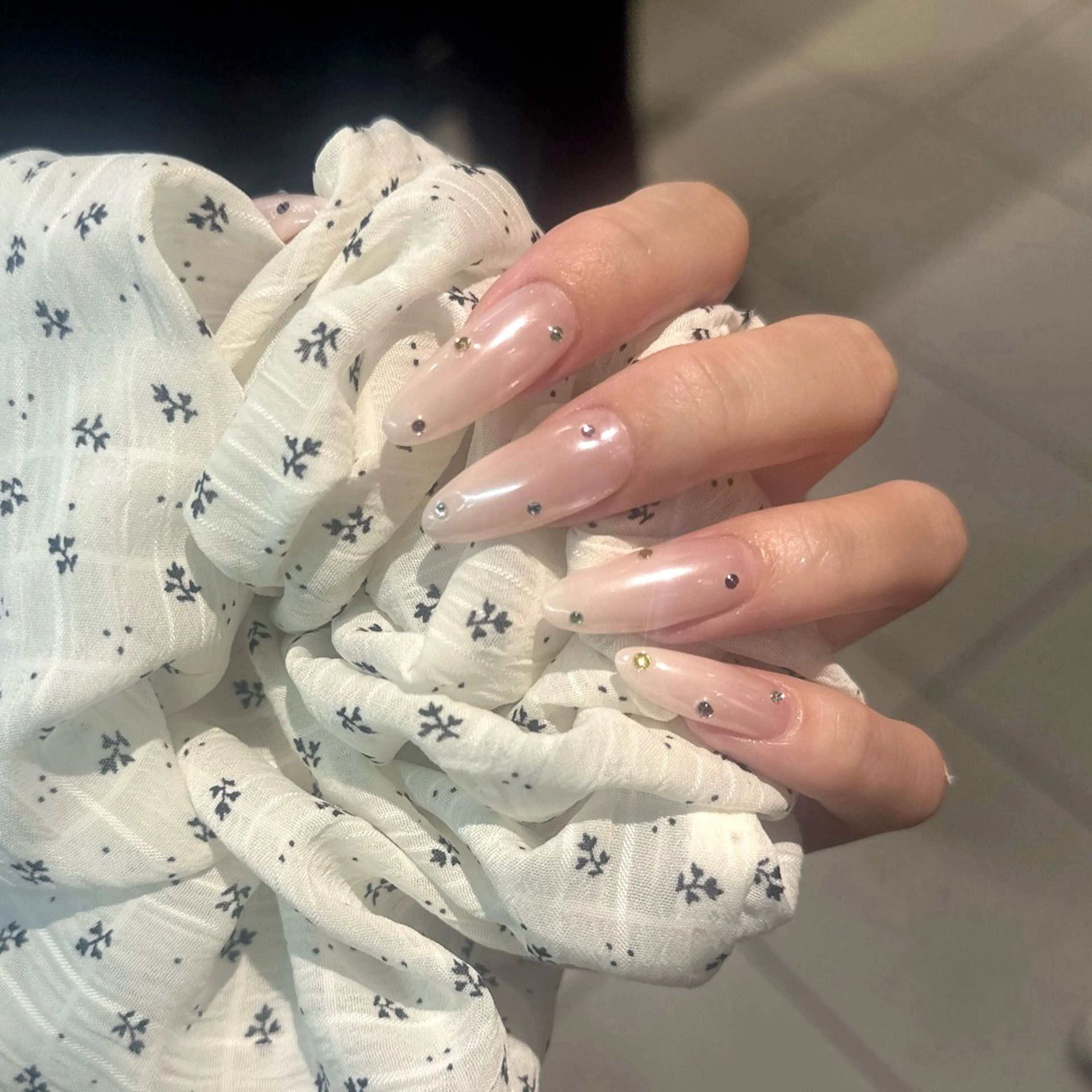 ネイル アートネイル オーロラネイル チークネイル フレンチネイル ガラスフレンチ 🎀YooLi Nail salonのネイルデザイン