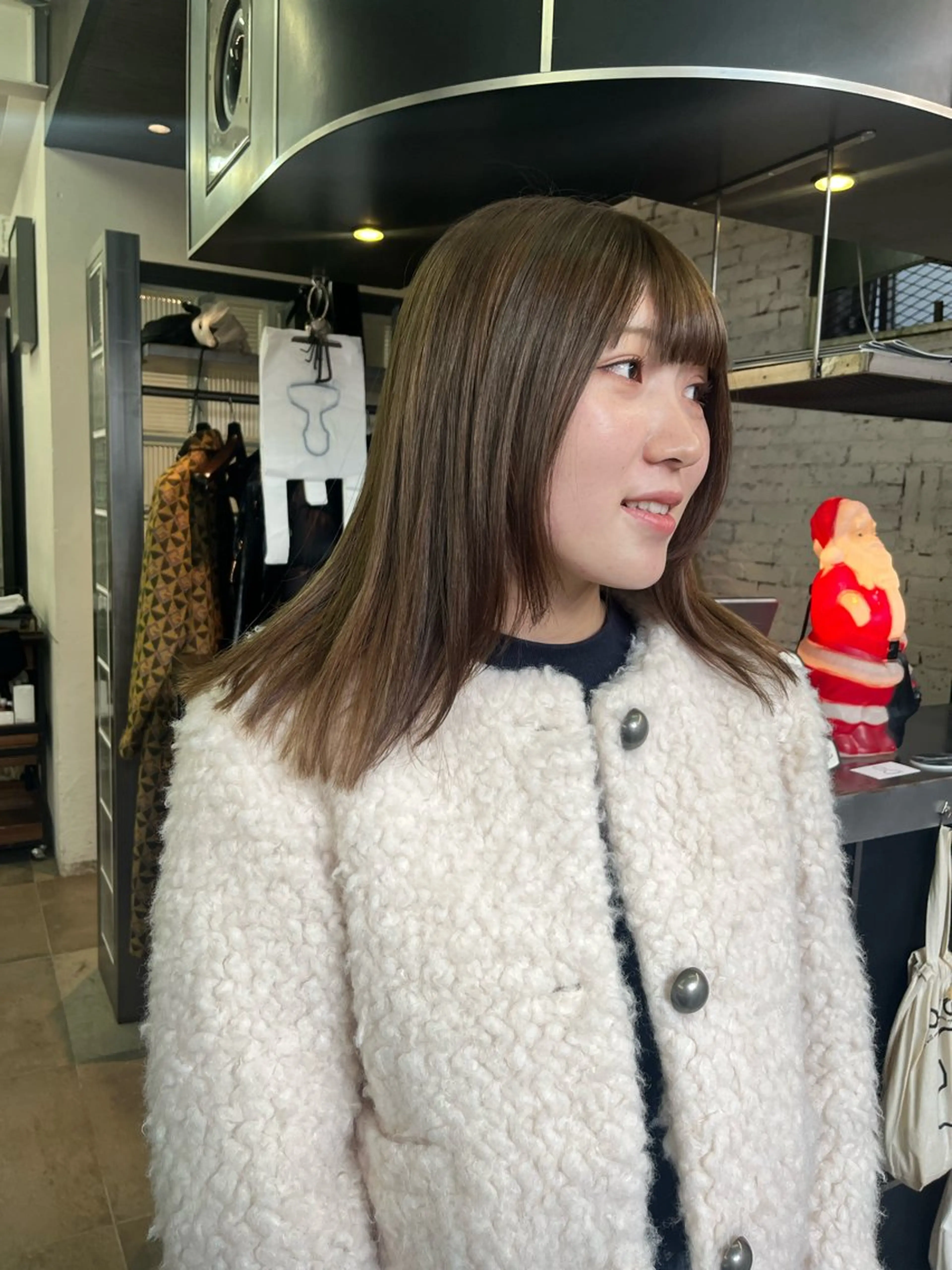 セミロング カラー カット ヘアカラー eri kinjoのヘアスタイル
