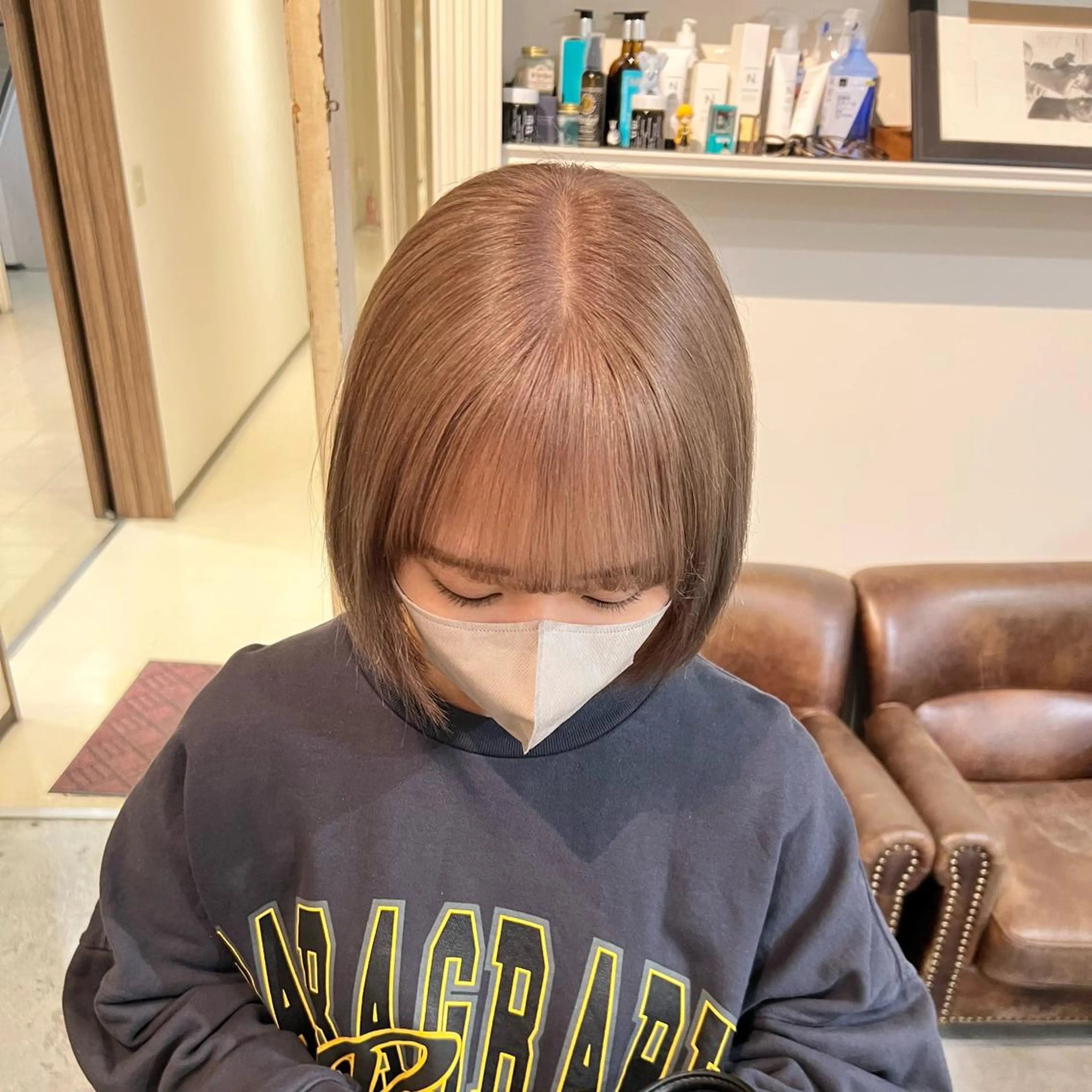 ショート カラー ベージュカラー デザインカラー ハイトーンカラー ミルクティーベージュ ヘアカラー トリートメント ヘッドスパ ヘアセット オカベ ショウマのヘアスタイル