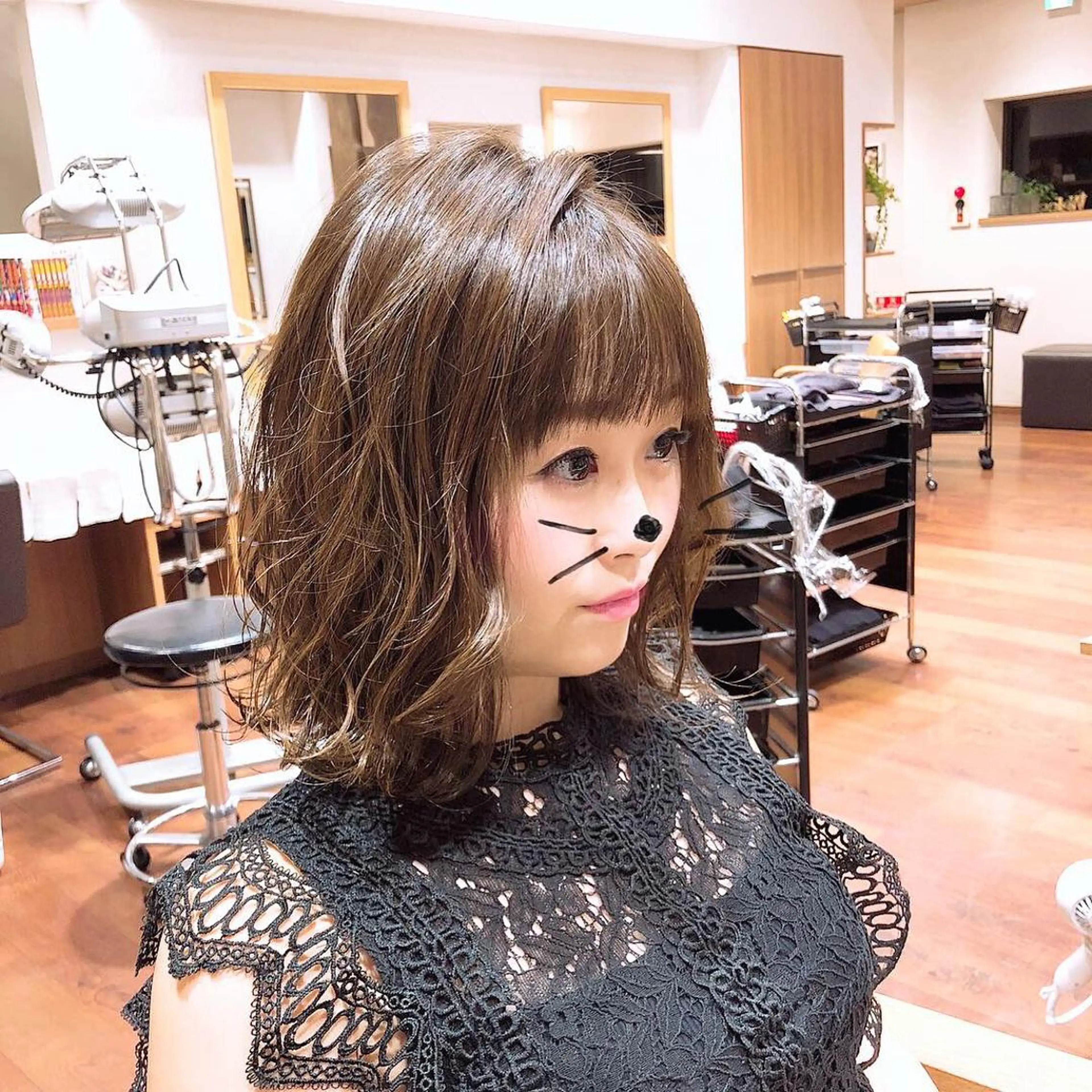 ミディアム カラー グレージュ カーキグレージュ SALOWIN神戸三宮店所属・【美髪を叶える】中谷 彰宏（アキ)のヘアスタイル