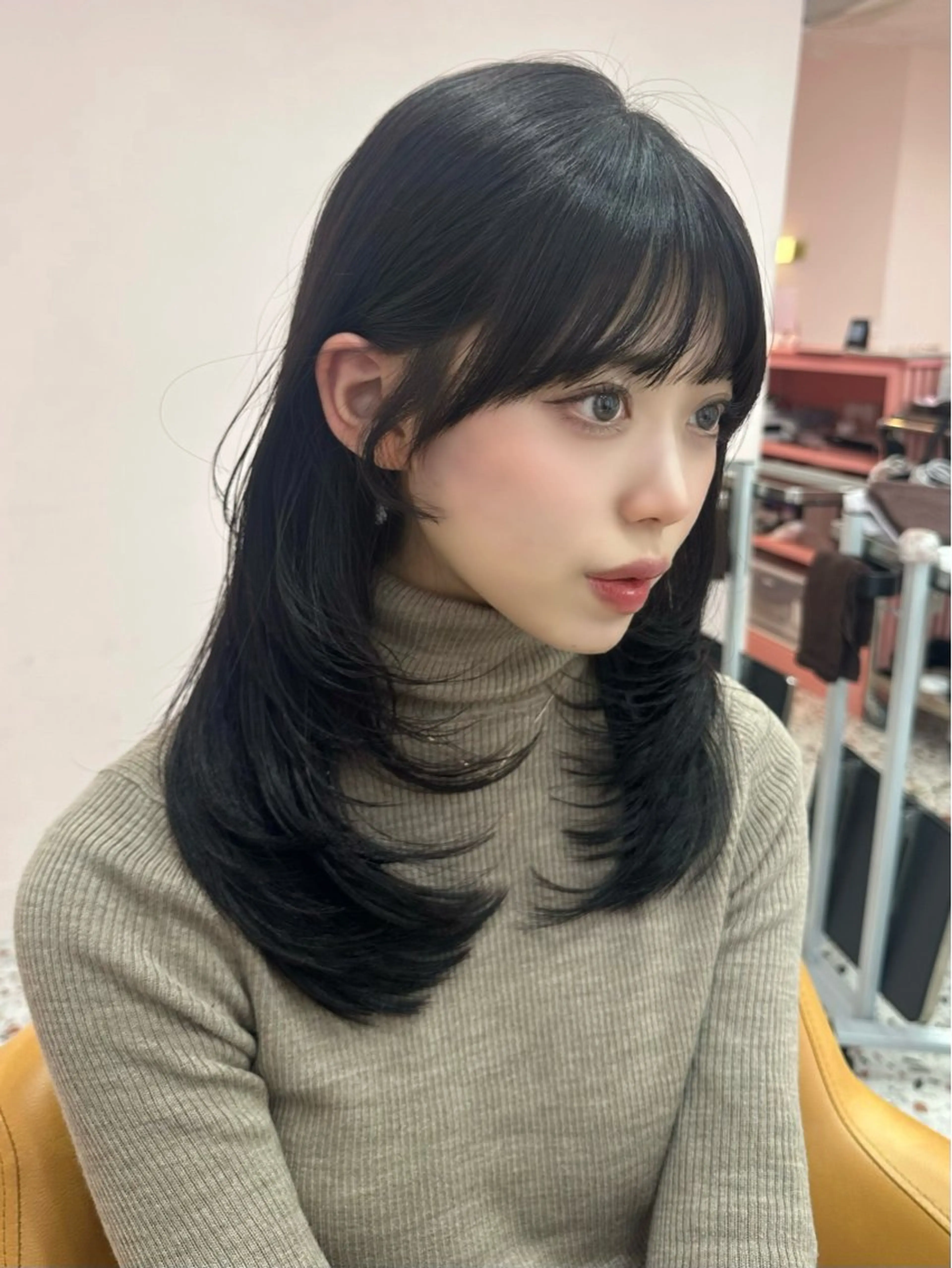 ミディアム ミディアムレイヤー 顔周りカット レイヤーカット 𝑴𝑶𝑲𝑨渋谷 トレンド韓国ヘア🩷のヘアスタイル