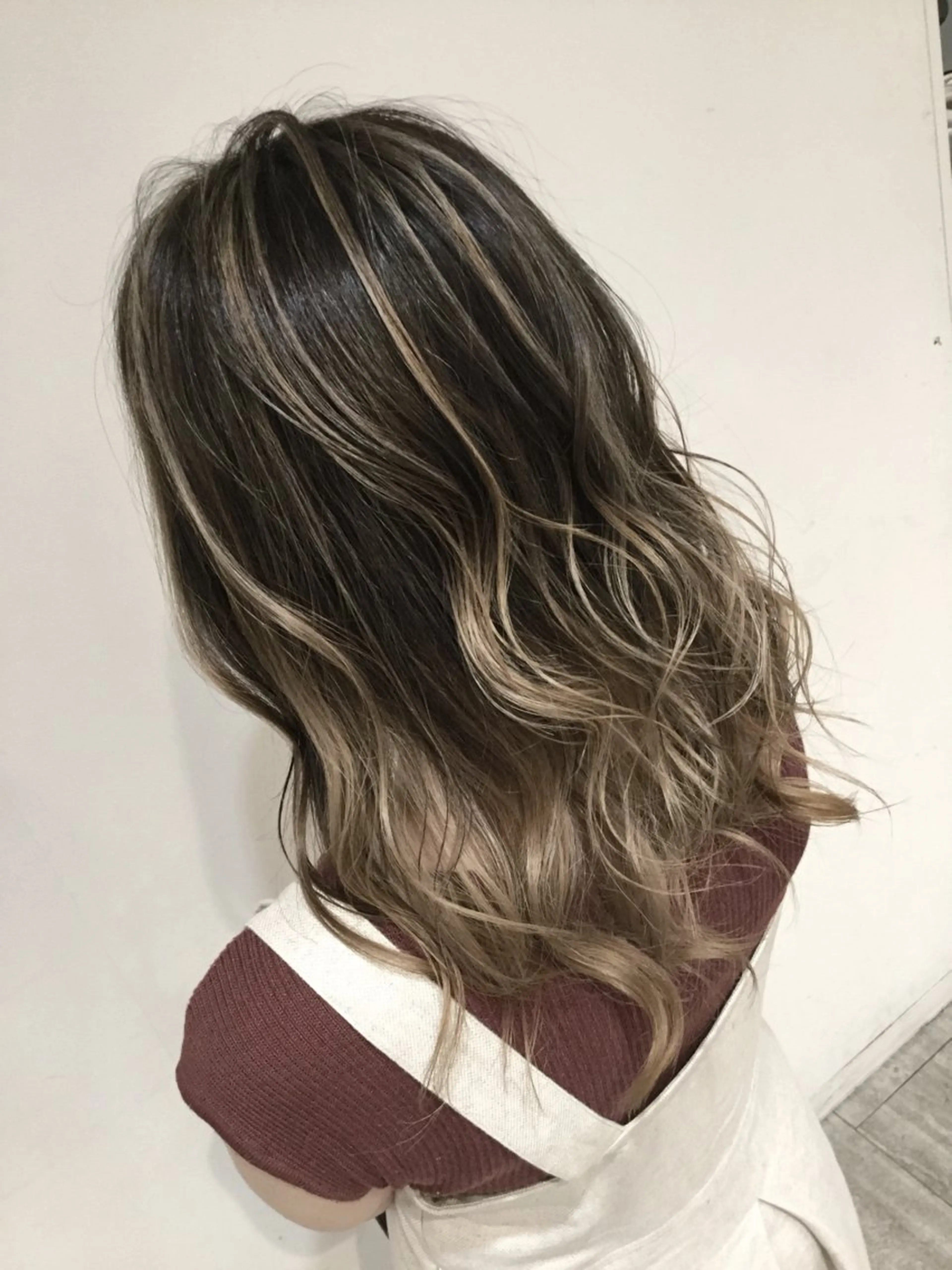 ミディアム カラー アッシュ バレイヤージュ ベージュカラー ブリーチ ケアブリーチ AMI Hair  supply所属・髪質改善カラー韓国風 レイヤーtudaのヘアスタイル